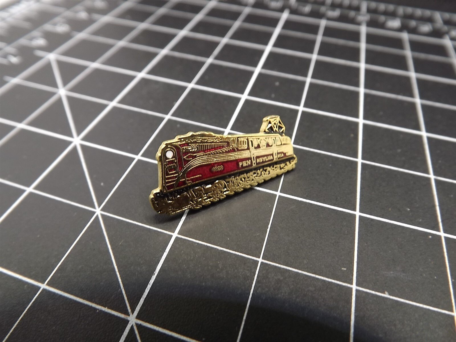 s l1600 2509.jpg Electric Locomotive Engine Lapel Pin – Enamel – photo 2
