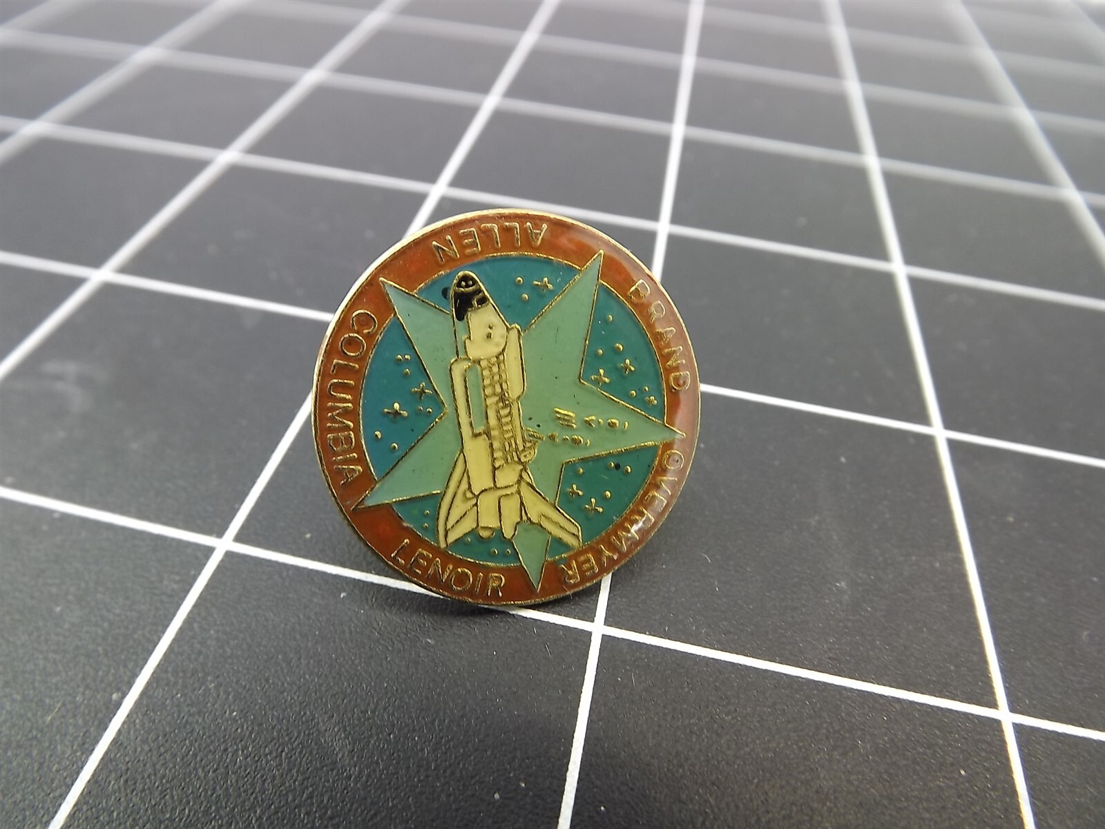s l1600 2566.jpg Space Shuttle Columbia Mission Lapel Pin – Enamel
