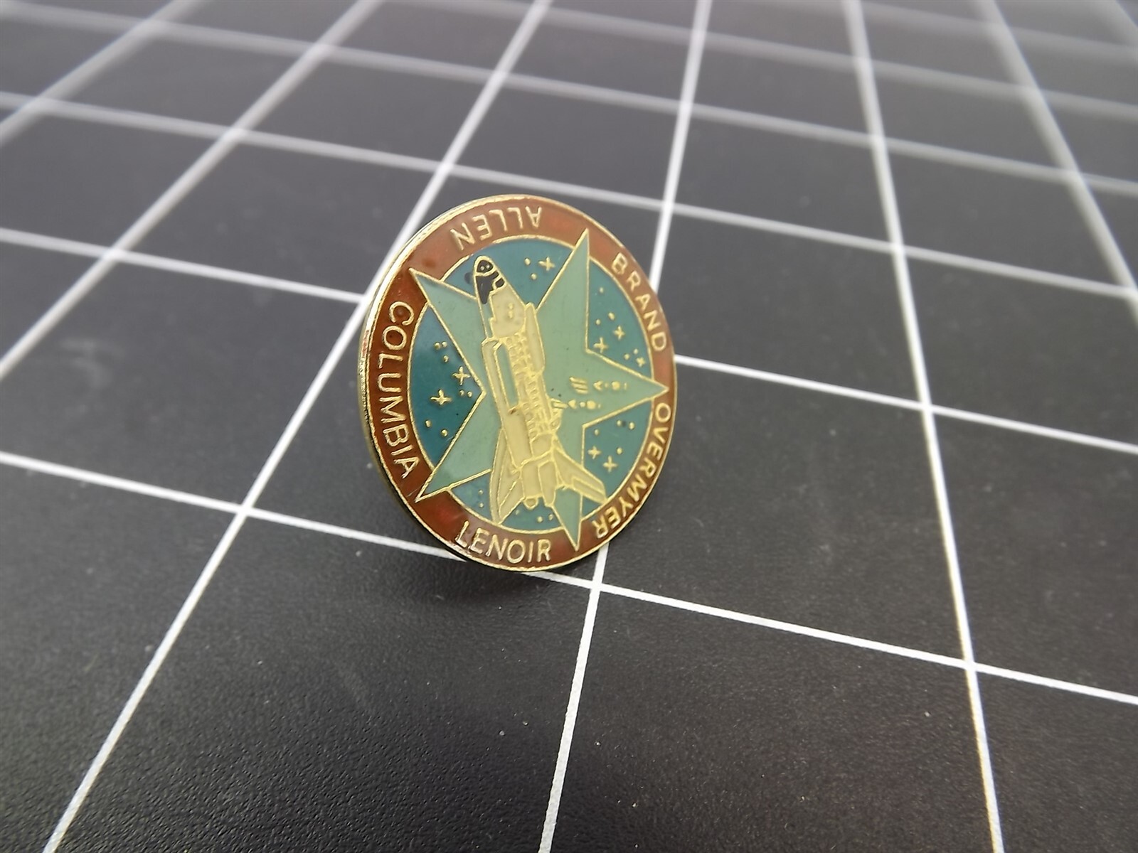 s l1600 2567.jpg Space Shuttle Columbia Mission Lapel Pin – Enamel – photo 2