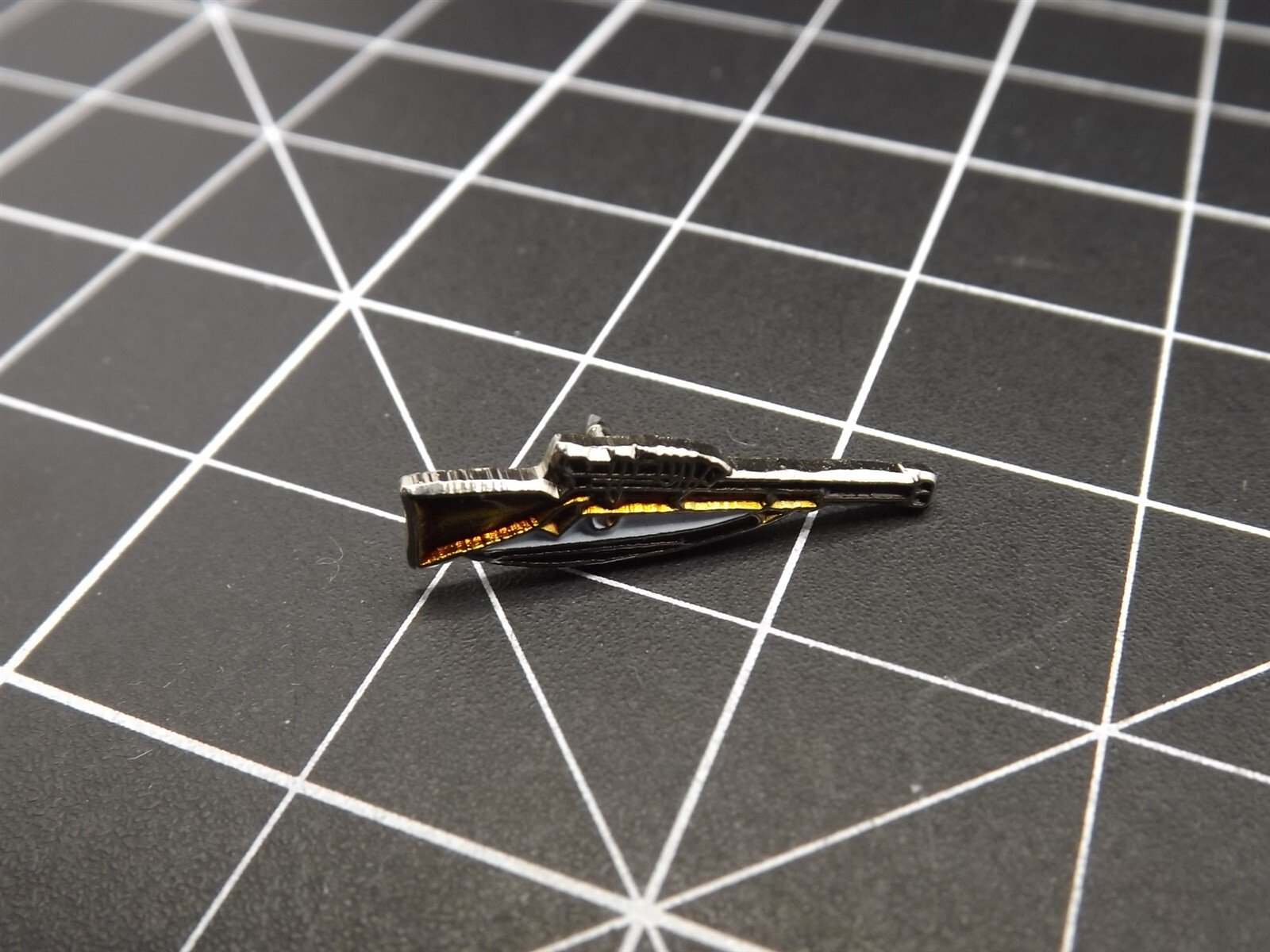 s l1600 2777.jpg M-1 Garand Rifle Lapel Pin – Enamel