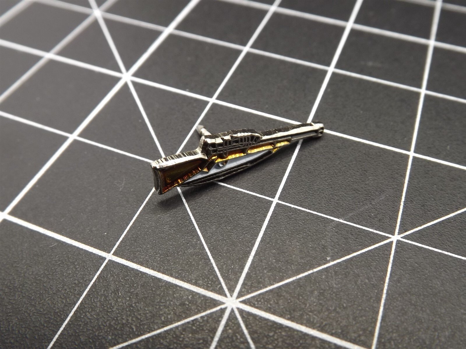 s l1600 2778.jpg M-1 Garand Rifle Lapel Pin – Enamel – photo 2