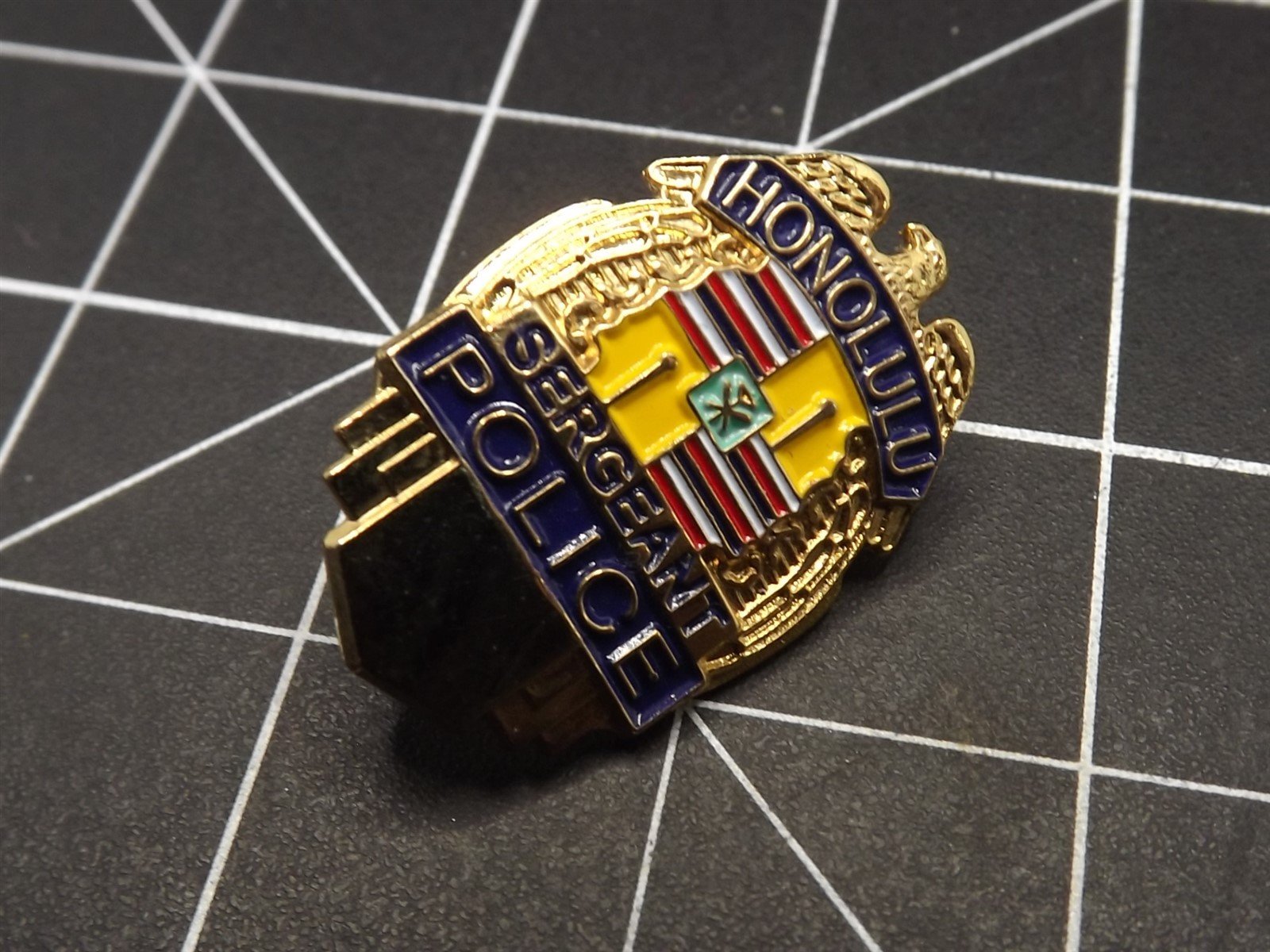 s l1600 3180.jpg Honolulu Police Sergeant Badge Lapel Pin – Gold-tone – photo 2