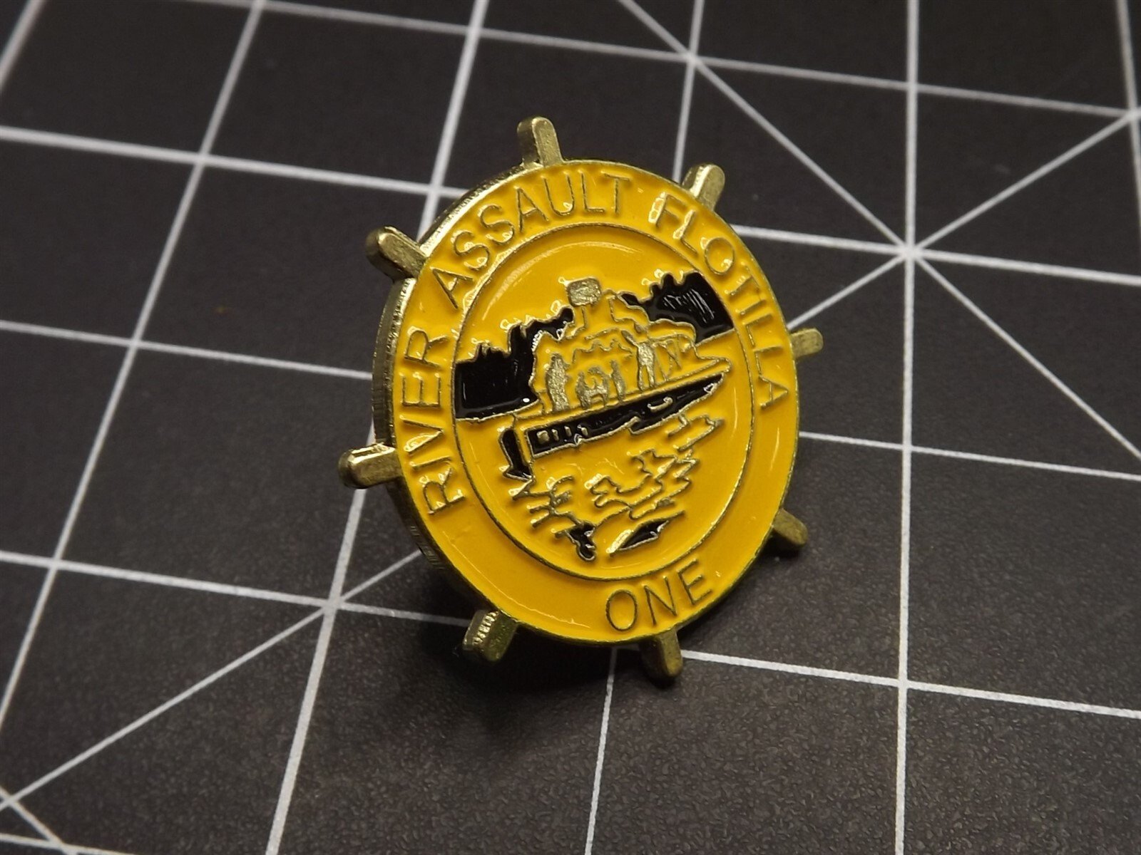 s l1600 3197.jpg Vietnam River Assault Flotilla One Lapel Pin – Enamel – photo 2
