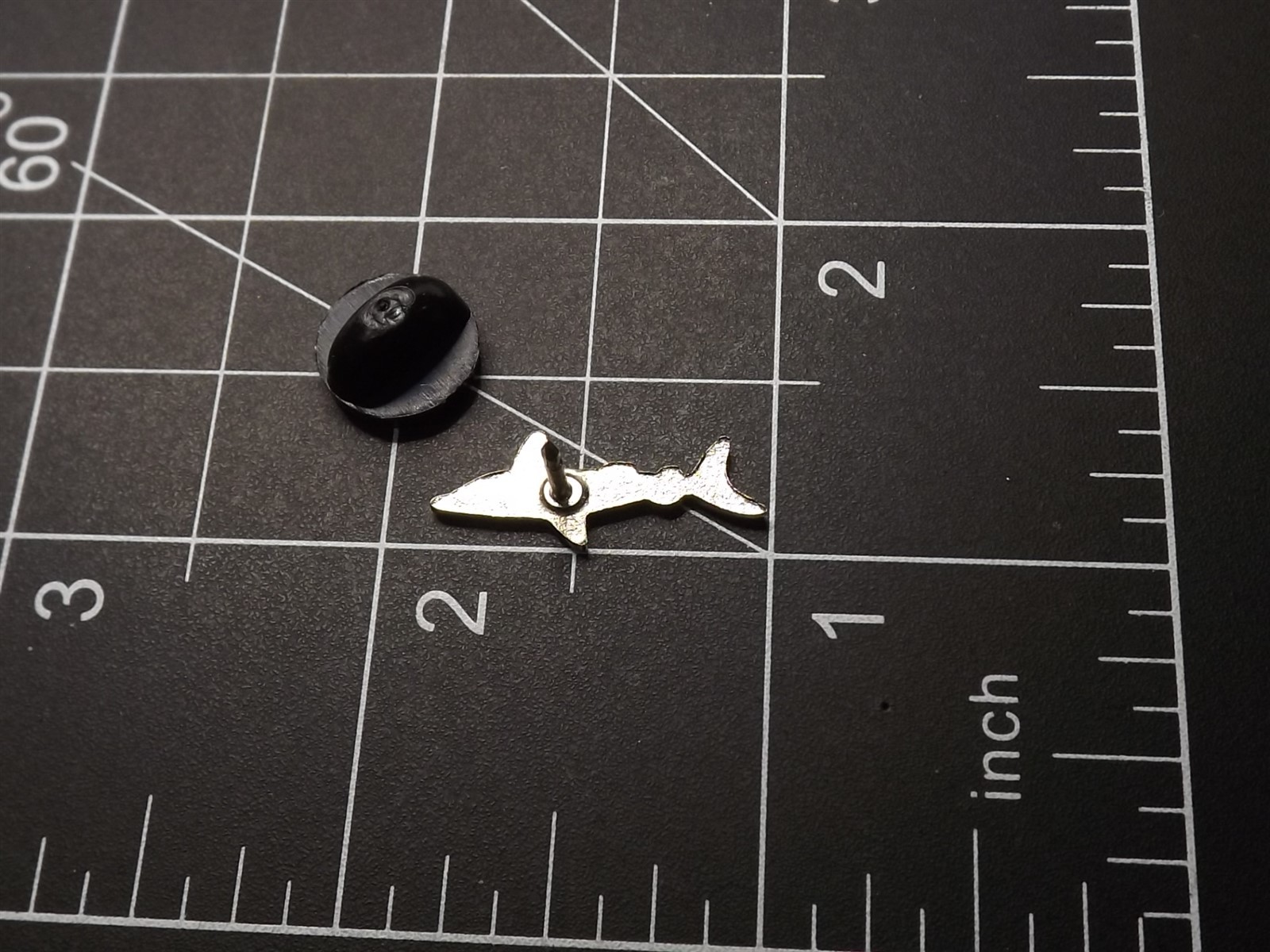 s l1600 3287.jpg Blue Shark Lapel Pin – Enamel – photo 3