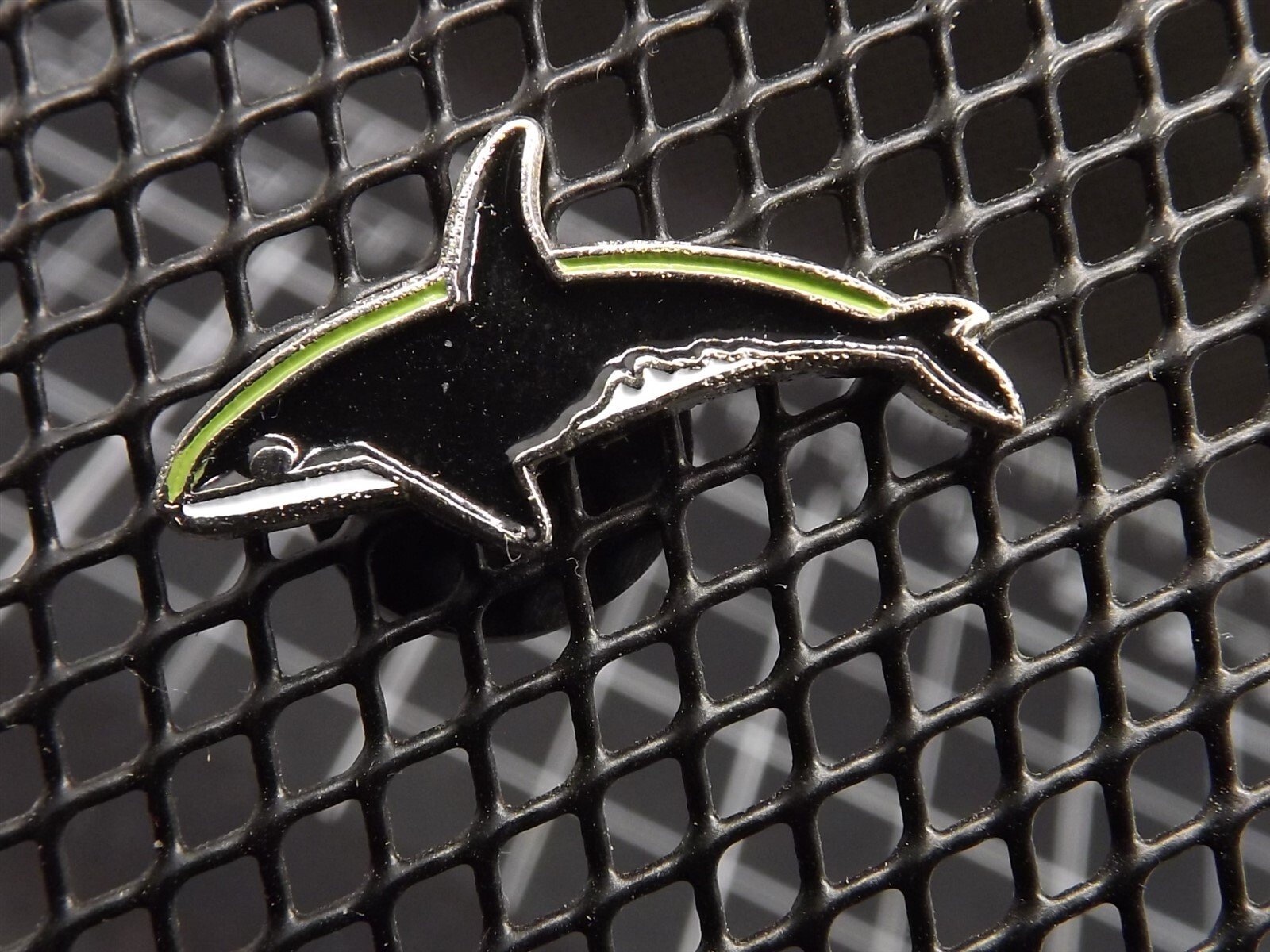 s l1600 3295.jpg Killer Whale (Orca) Lapel Pin – Enamel
