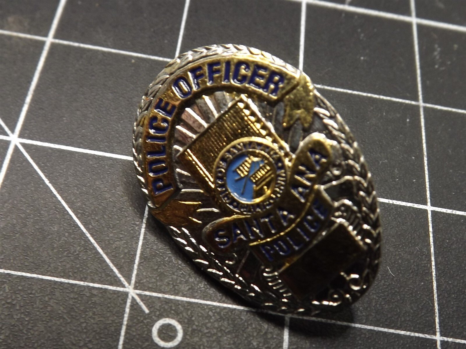 s l1600 3369.jpg Santa Ana Police Officer Badge Lapel Pin – Gold-tone – photo 3