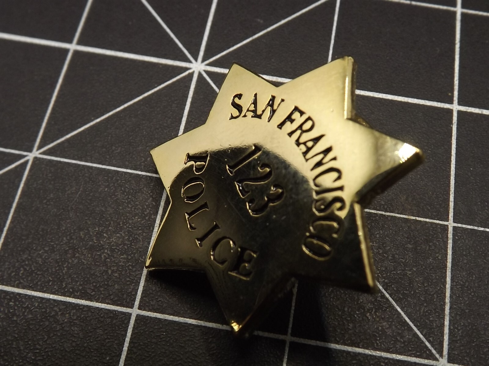 s l1600 3386.jpg San Francisco Police Star 123 Lapel Pin – Gold-tone – photo 2