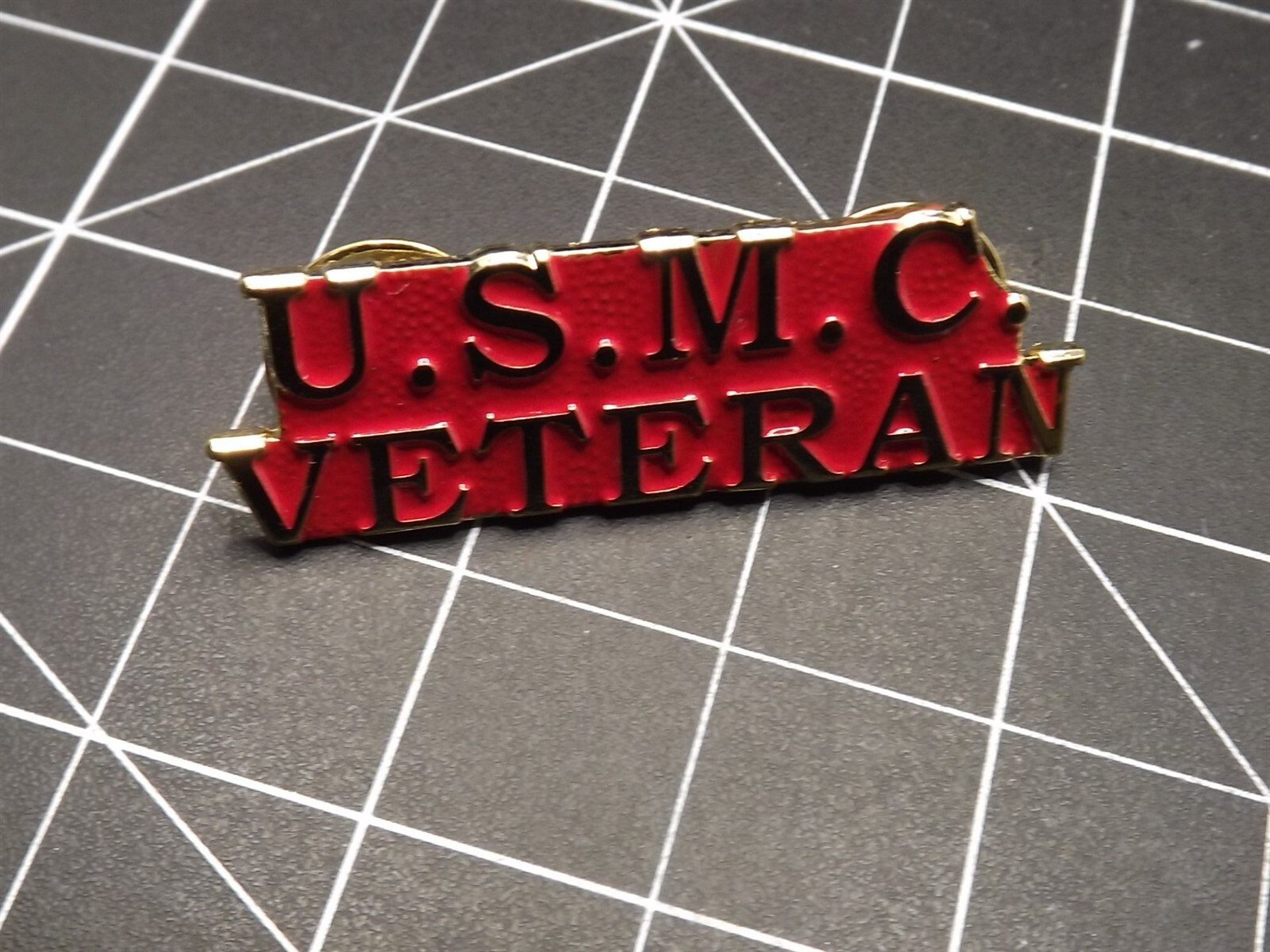 s l1600 3526.jpg "U.S.M.C. Veteran" Script Lapel Pin – Red Enamel Marine Corps Veteran Hat Pin