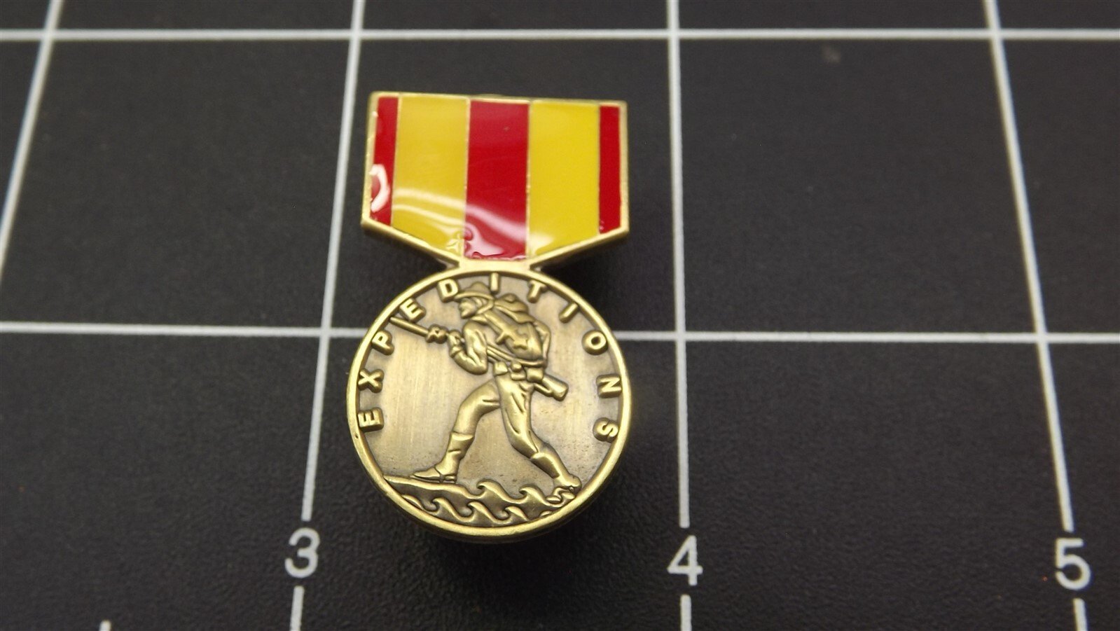 s l1600 3663.jpg Marine Corps Expeditionary Medal Lapel Pin – Enamel