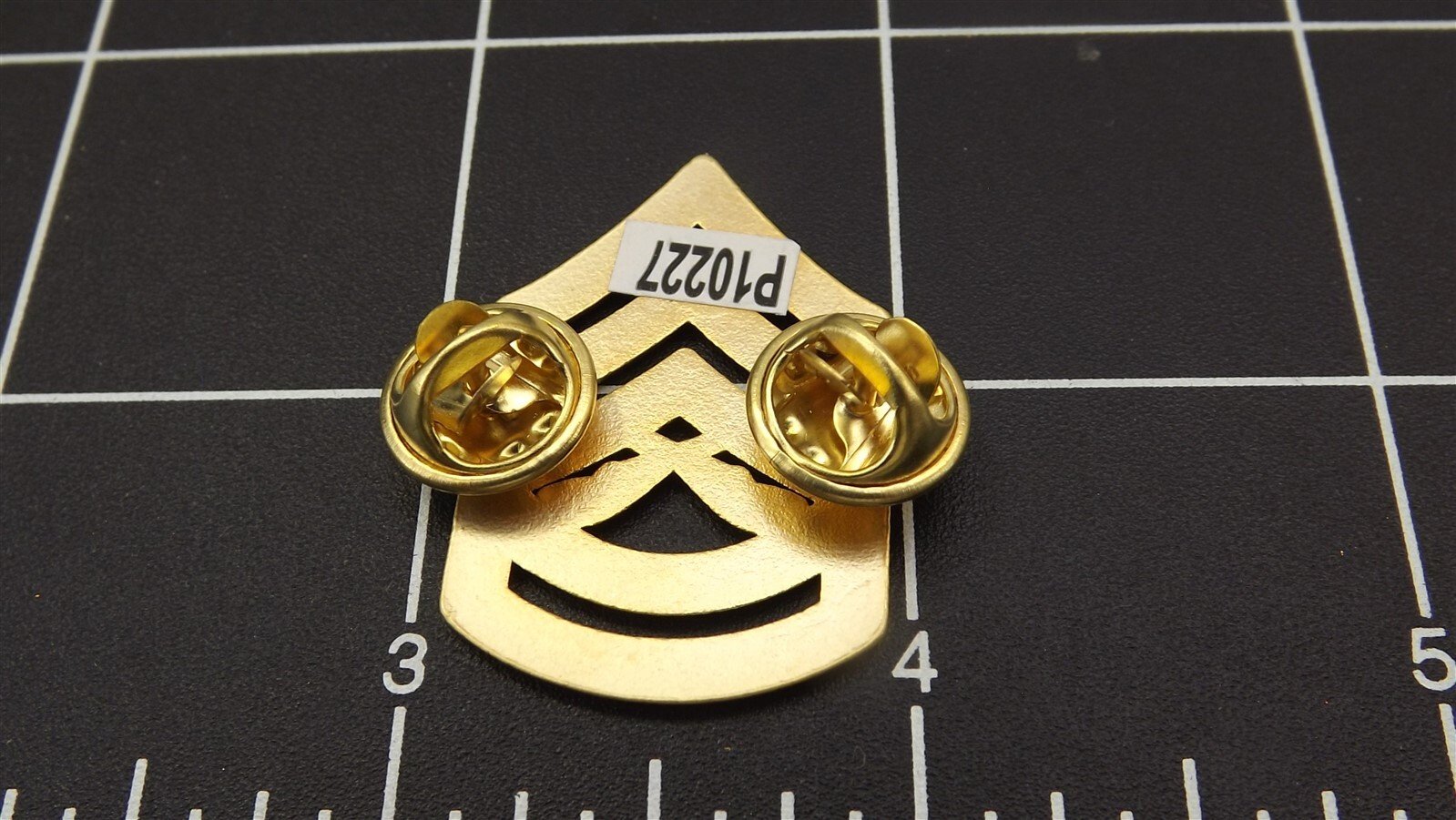 s l1600 3674.jpg USMC Gunnery Sergeant E-7 Rank Lapel Pin – Gold-Tone Chevrons Marine Corps Hat Pin – view 3