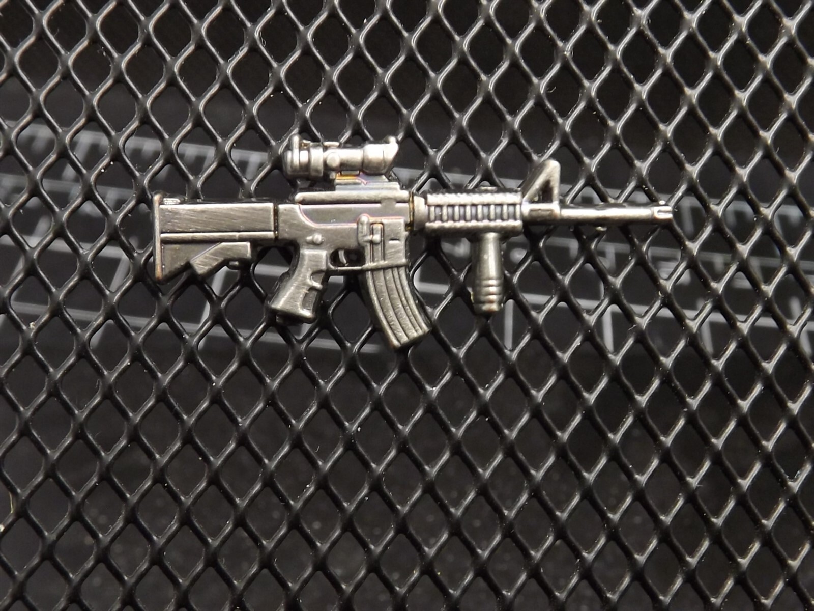 s l1600 3740.jpg M-4 Carbine Lapel Pin – Pewter