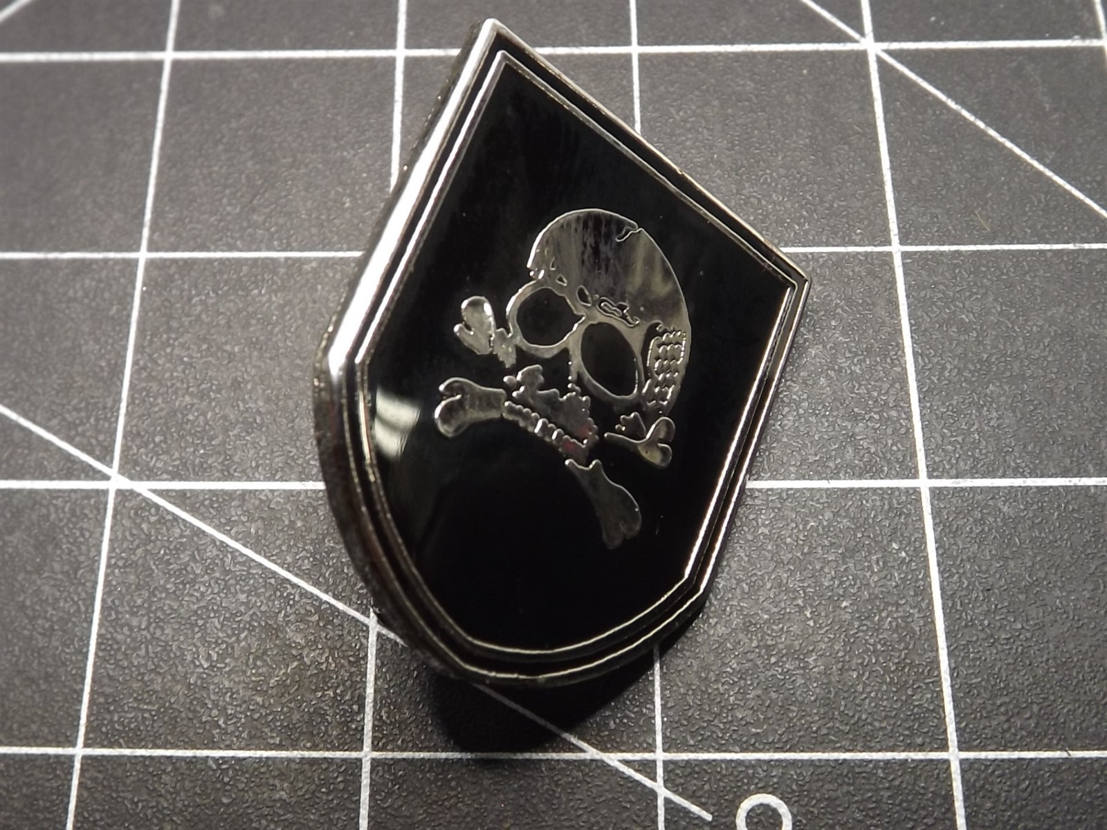 s l1600 3862.jpg Skull & Bones Shield Lapel Pin – Black enamel – photo 2