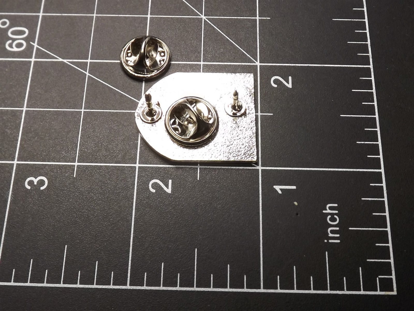 s l1600 3863.jpg Skull & Bones Shield Lapel Pin – Black enamel – photo 3