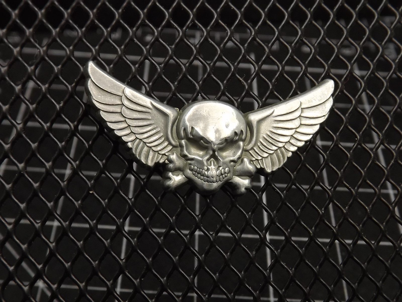 s l1600 3895.jpg Winged Skull Lapel Pin – Pewter