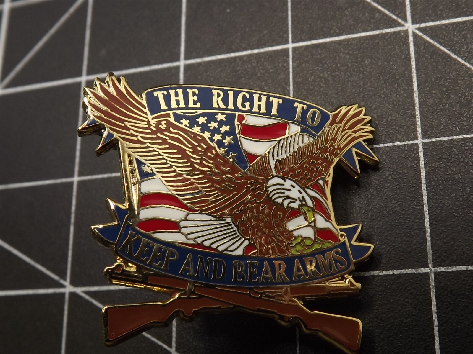 s l1600 3988.jpg "The Right To Keep And Bear Arms" Eagle Lapel Pin – Enamel – photo 3