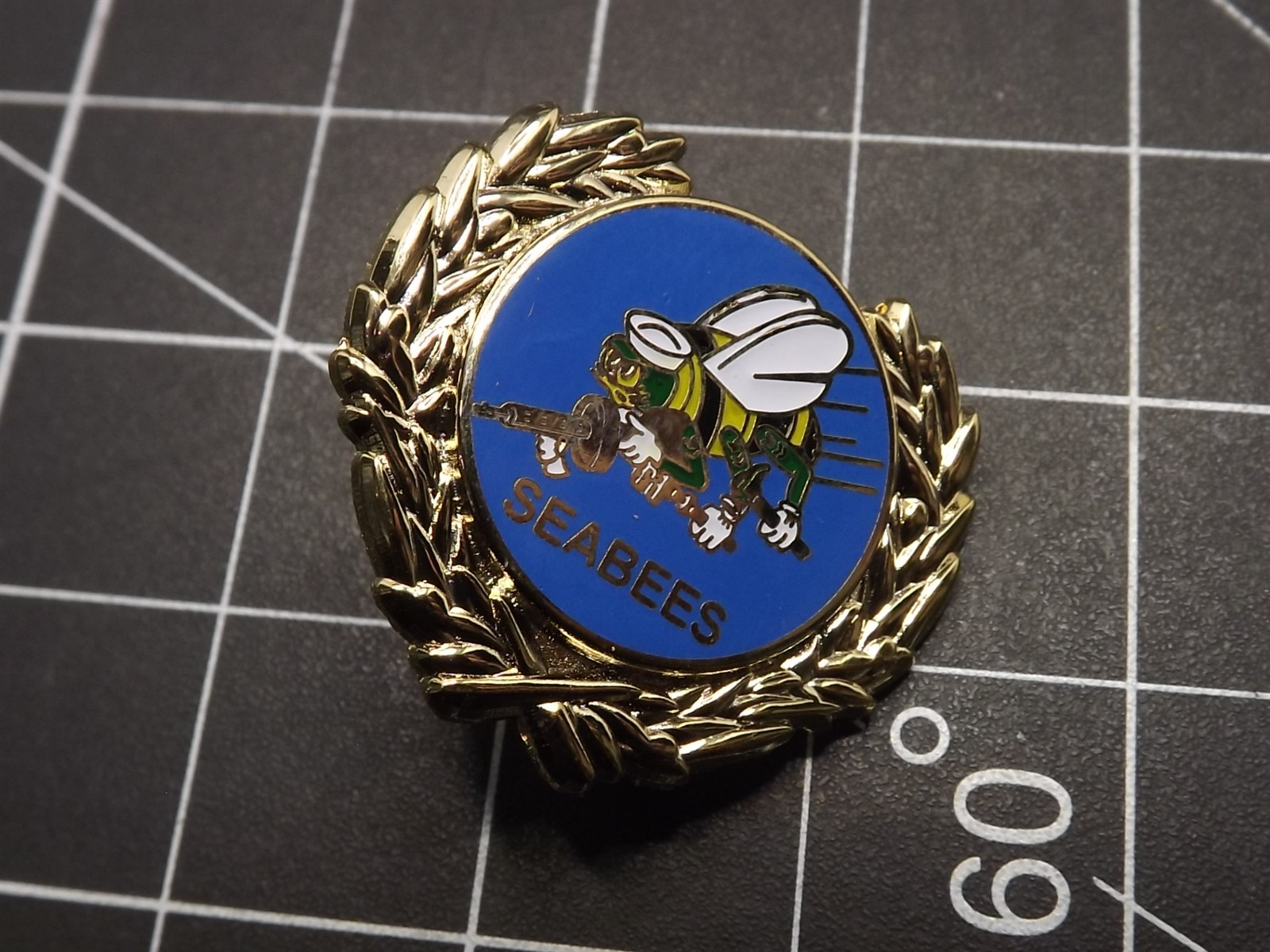 s l1600 3992.jpg U.S. Navy Seabees Wreath Lapel Pin – Enamel – photo 3