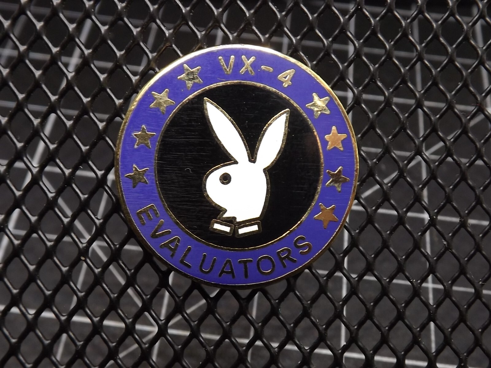 s l1600 4030.jpg Navy VX-4 "Evaluators" Squadron Lapel Pin – Enamel