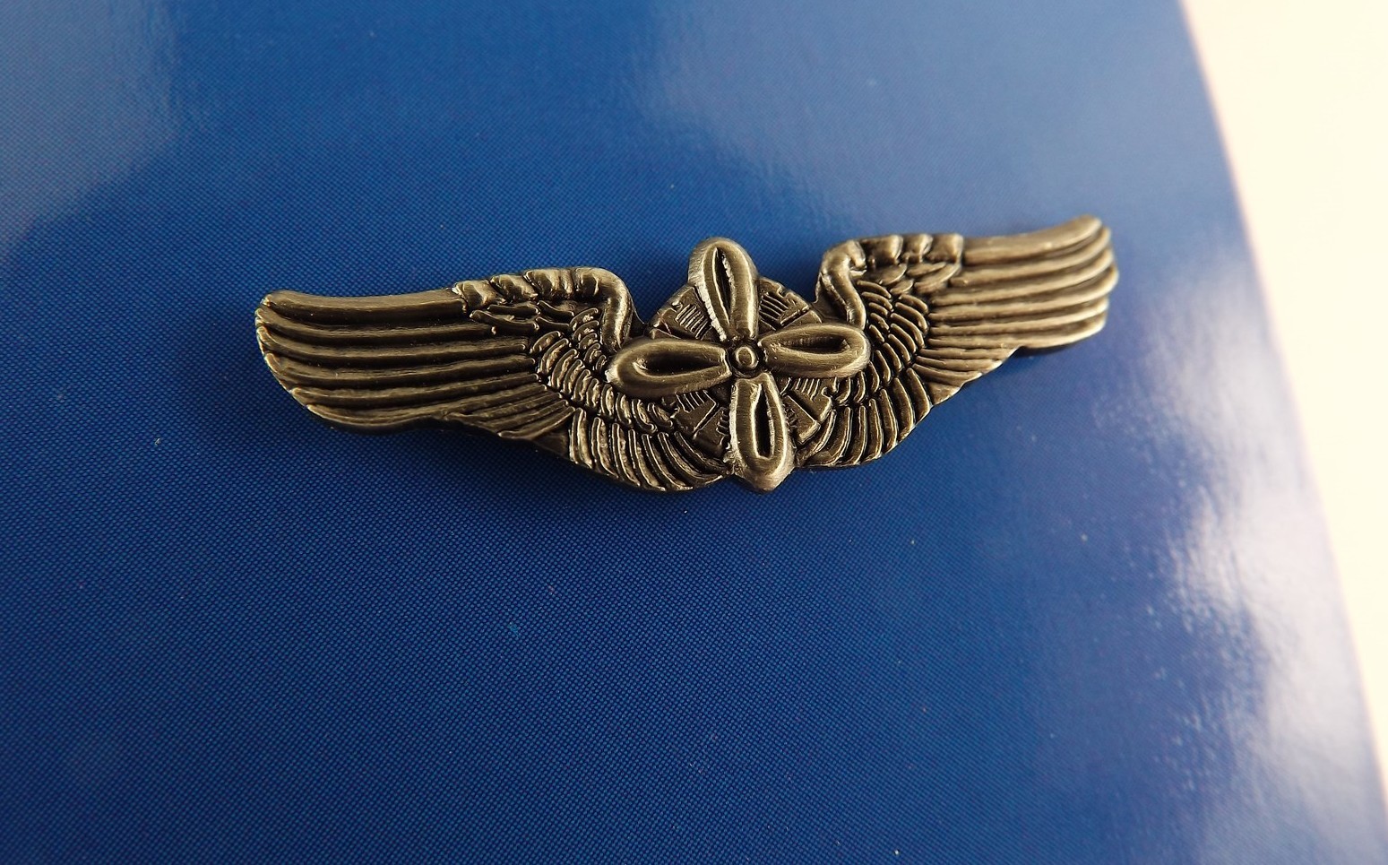 s l1600 4248.jpg U.S. Air Force Flight Engineer Wings Lapel Pin – 1-1/4" Silver Tone