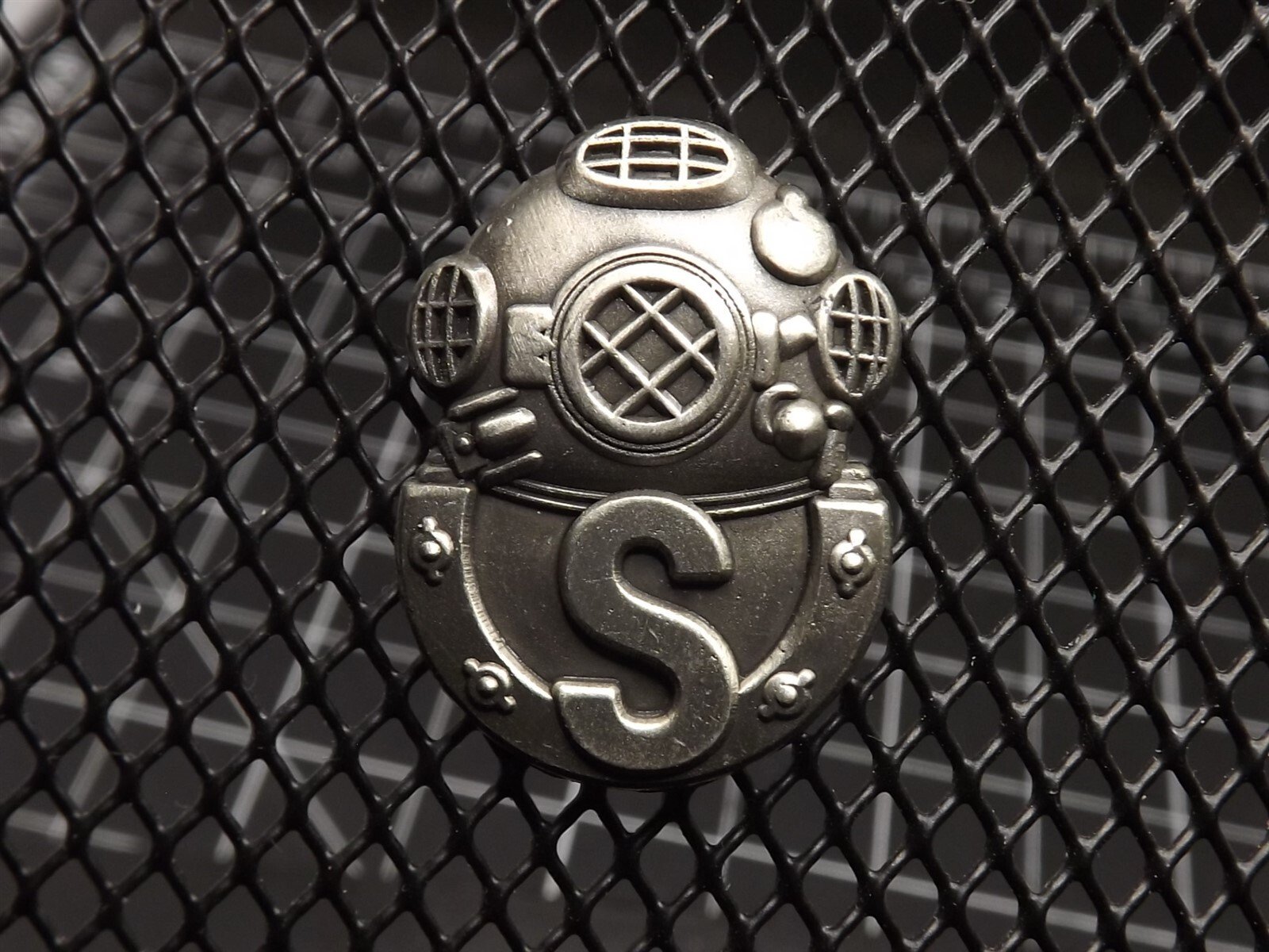s l1600 4447.jpg U.S. Navy Salvage Diver Badge Lapel Pin – 1" Pewter