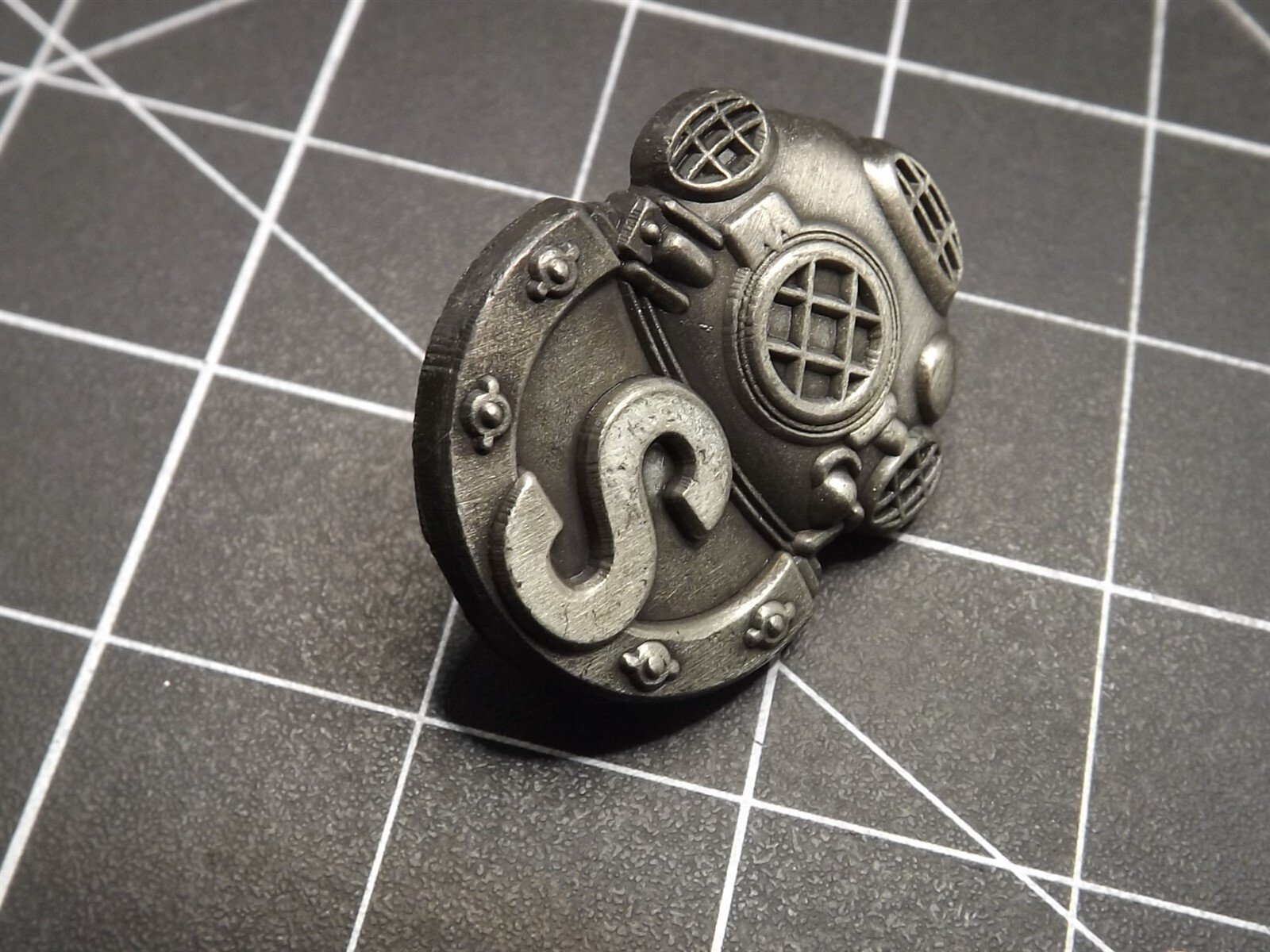 s l1600 4448.jpg U.S. Navy Salvage Diver Badge Lapel Pin – 1" Pewter – photo 2