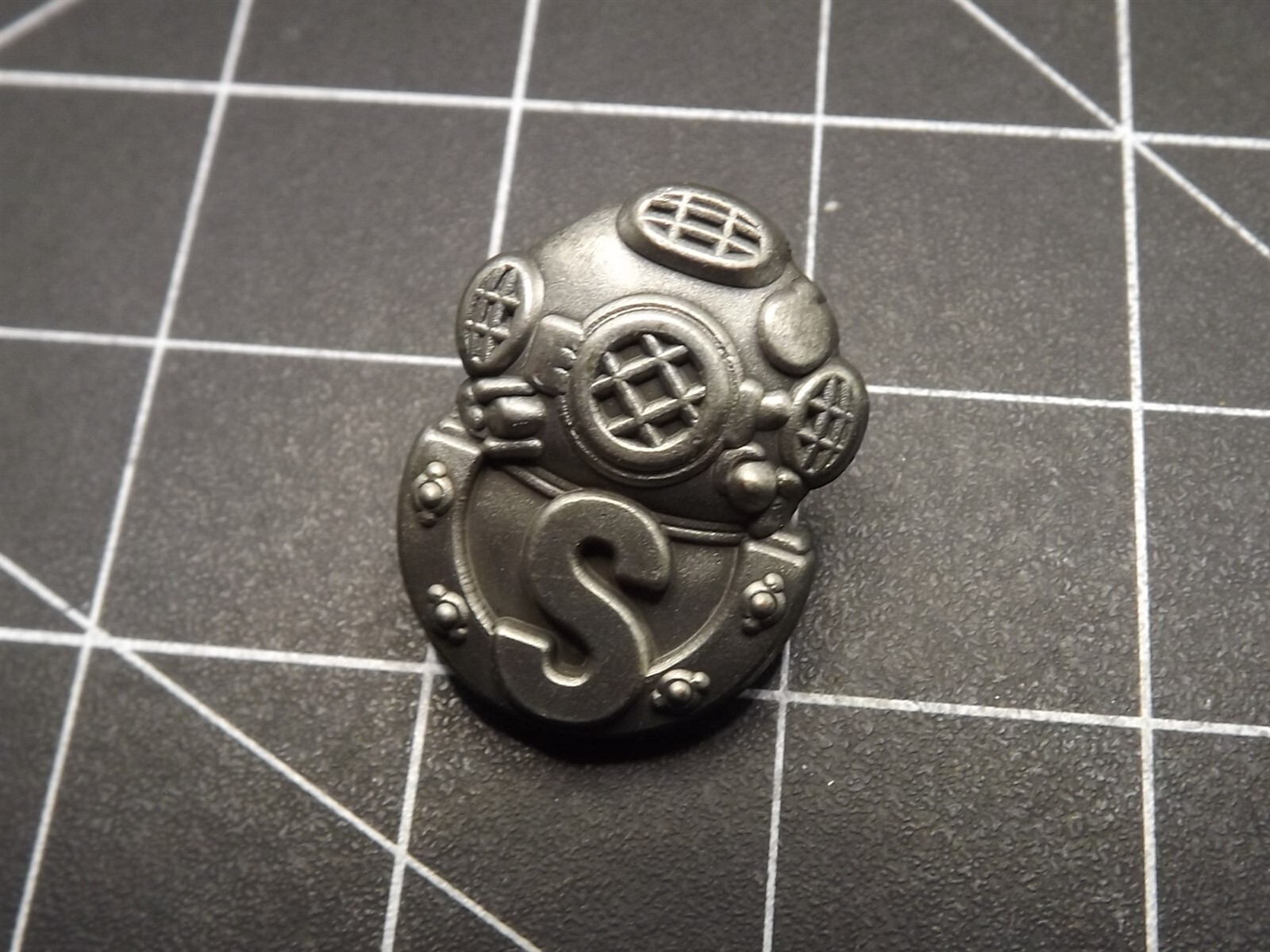 s l1600 4454.jpg U.S. Navy Salvage Diver Badge Mini Lapel Pin – Pewter – photo 2