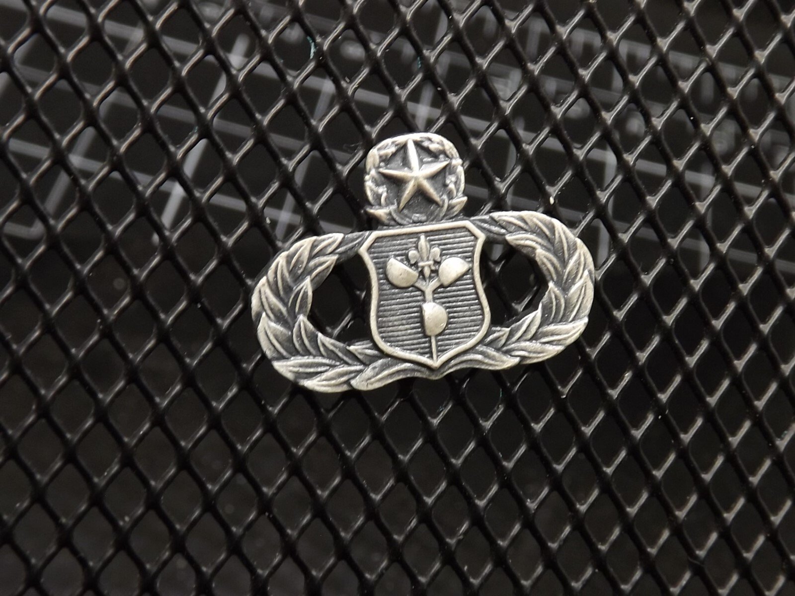 s l1600 4578.jpg U.S. Air Force Master Weather (Meteorology) Mini Badge Lapel Pin – 7/8" Pewter – photo 2