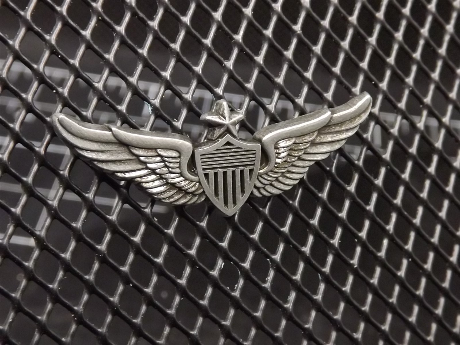 s l1600 4584.jpg Army Senior Aviator Mini Wings Lapel Pin – 1-1/4" Pewter – photo 2