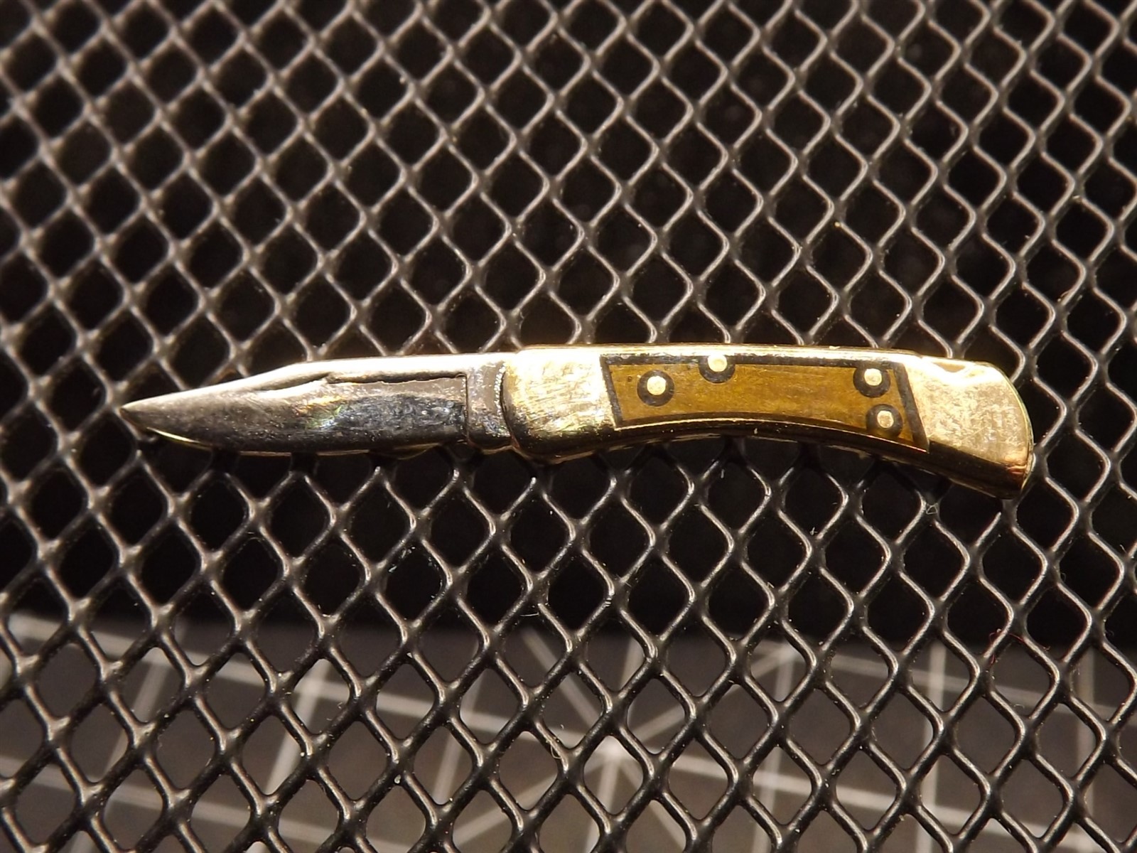 s l1600 4640.jpg Folding Pocket Knife Lapel Pin – Enamel – photo 3