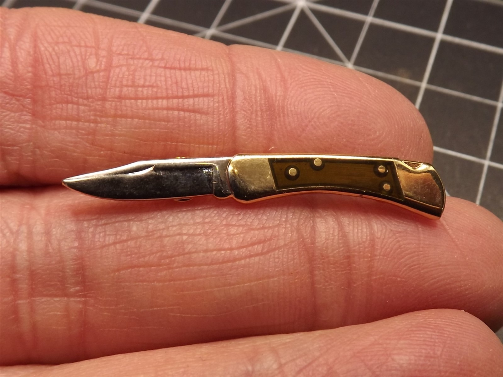 s l1600 4641.jpg Folding Pocket Knife Lapel Pin – Enamel – photo 4
