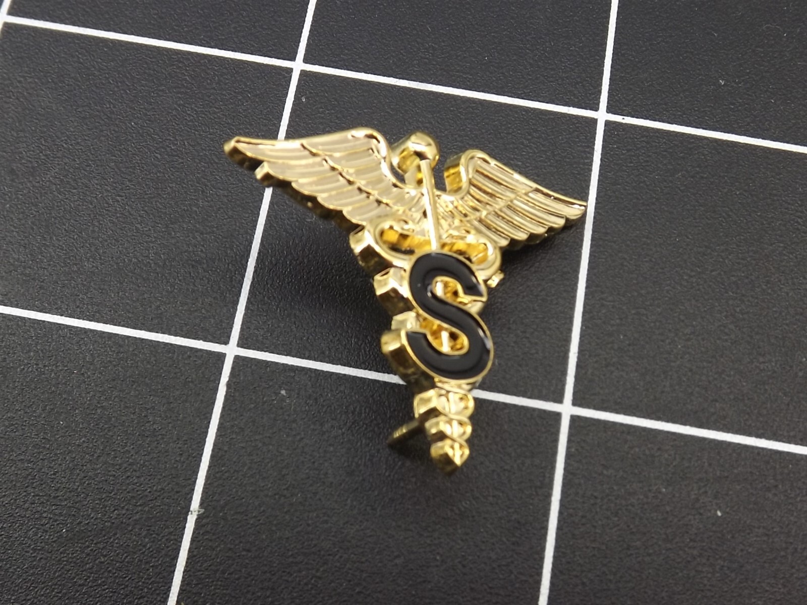 s l1600 4745.jpg Medical Specialist "S" Caduceus Lapel Pin – 1" Gold Tone – photo 3