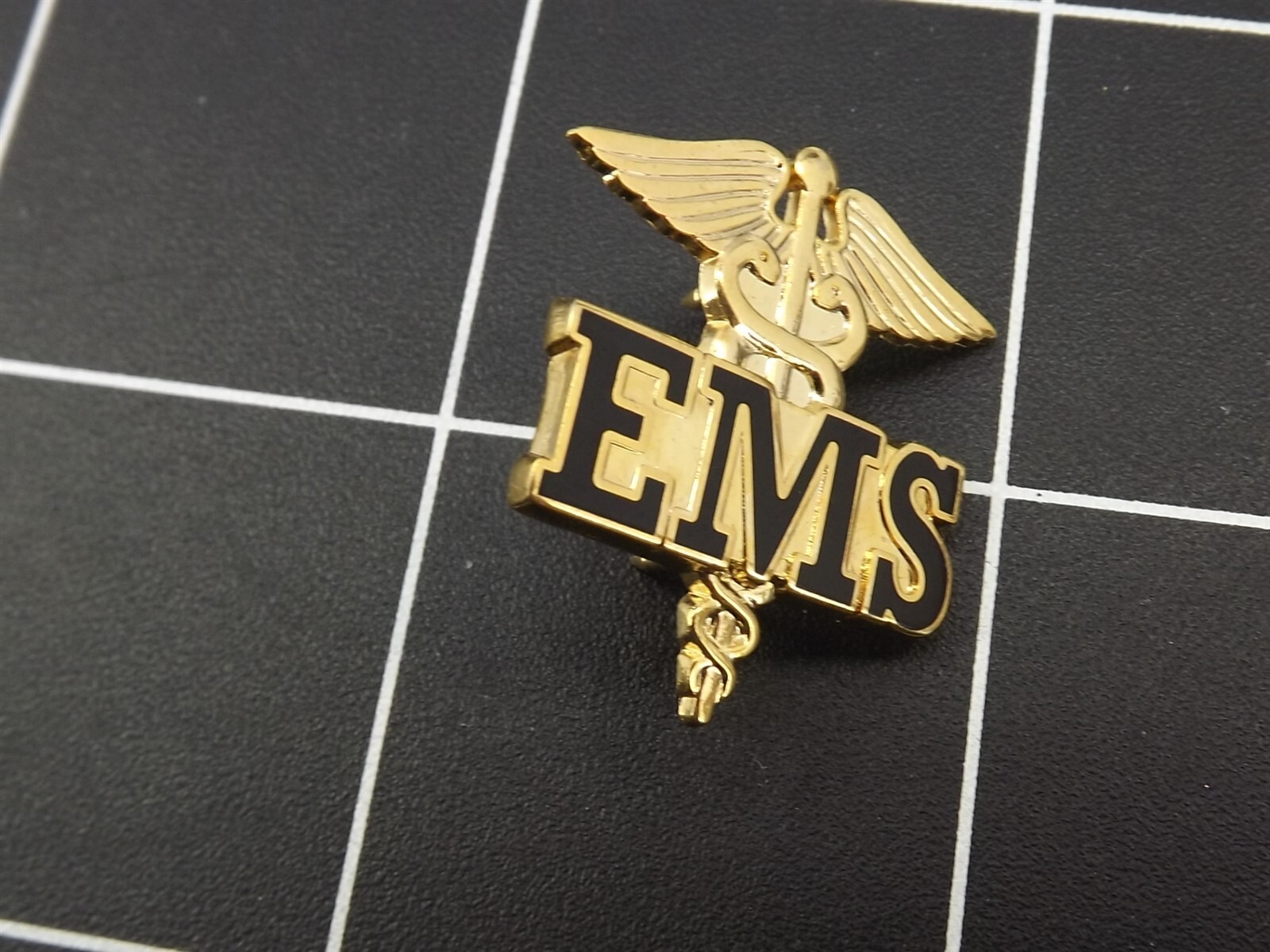 s l1600 4758.jpg "EMS" Caduceus Lapel Pin – 1" Gold Tone – photo 3