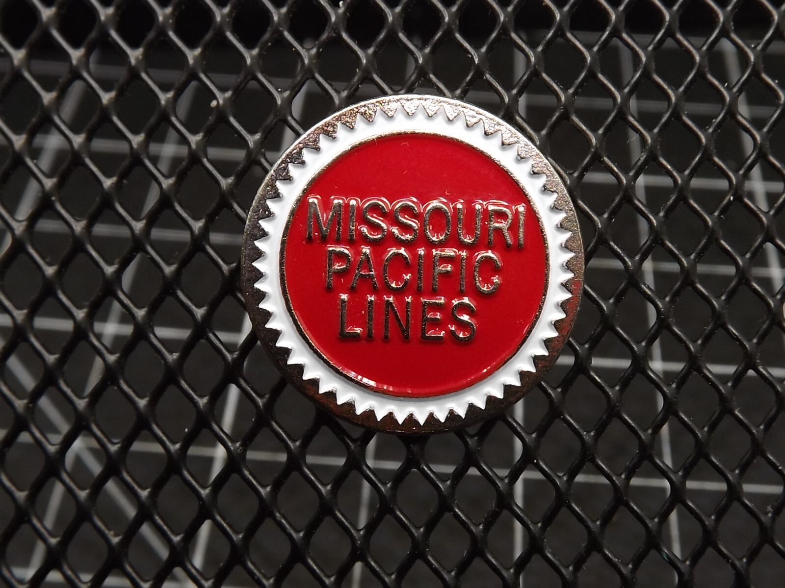 s l1600 4786.jpg Missouri Pacific Lines Lapel Pin – Enamel