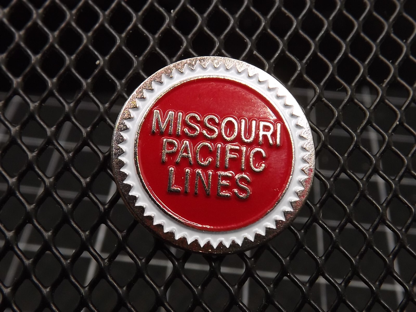 s l1600 4787.jpg Missouri Pacific Lines Lapel Pin – Enamel – photo 2