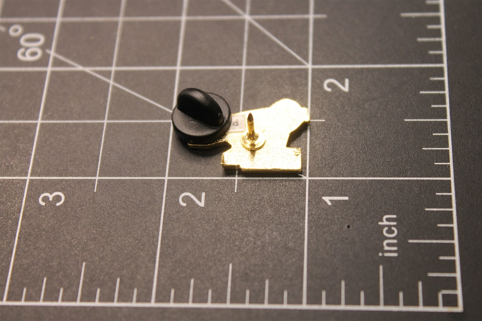 s l1600 4869.jpg Sprint Car Lapel Pin – Gold Tone – photo 4