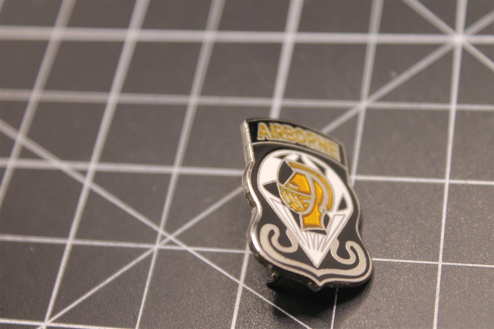 s l1600 4891.jpg Army Airborne Golden Knights Parachute Team Lapel Pin – Enamel – photo 2