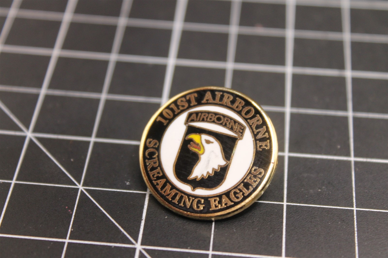 s l1600 4921.jpg Army 101st Airborne "Screaming Eagles" Lapel Pin – Enamel