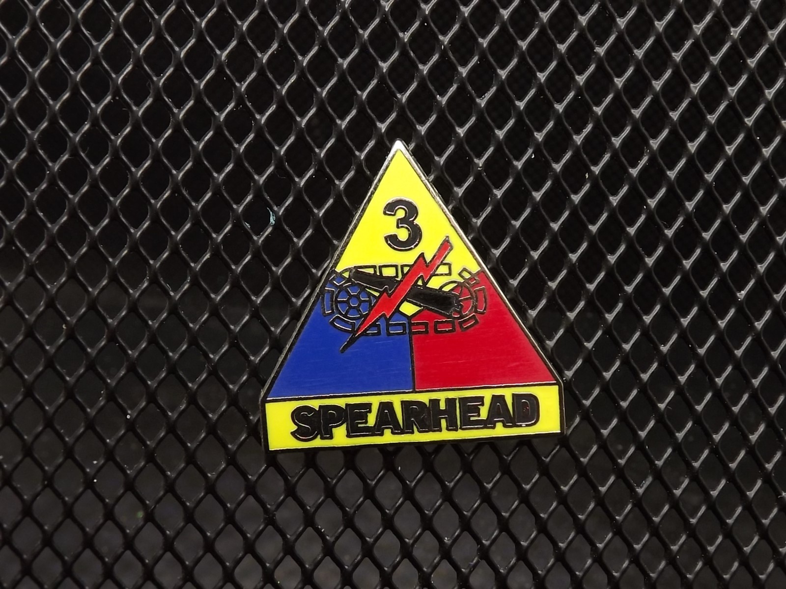 s l1600 5008.jpg Army 3rd Armored Division "Spearhead" Lapel Pin – Enamel