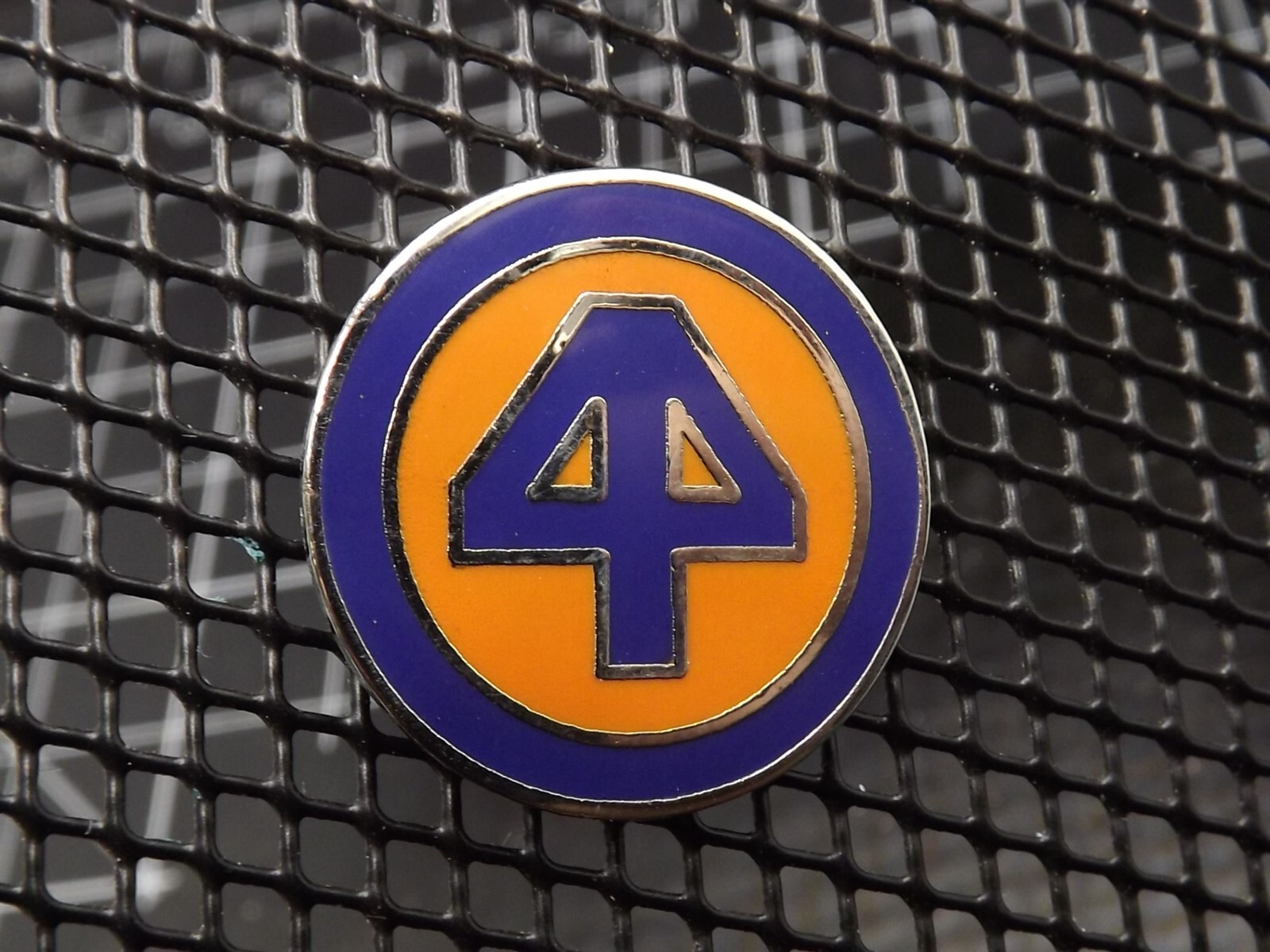 s l1600 5060.jpg Army 44th Infantry Division Lapel Pin – Enamel – photo 2