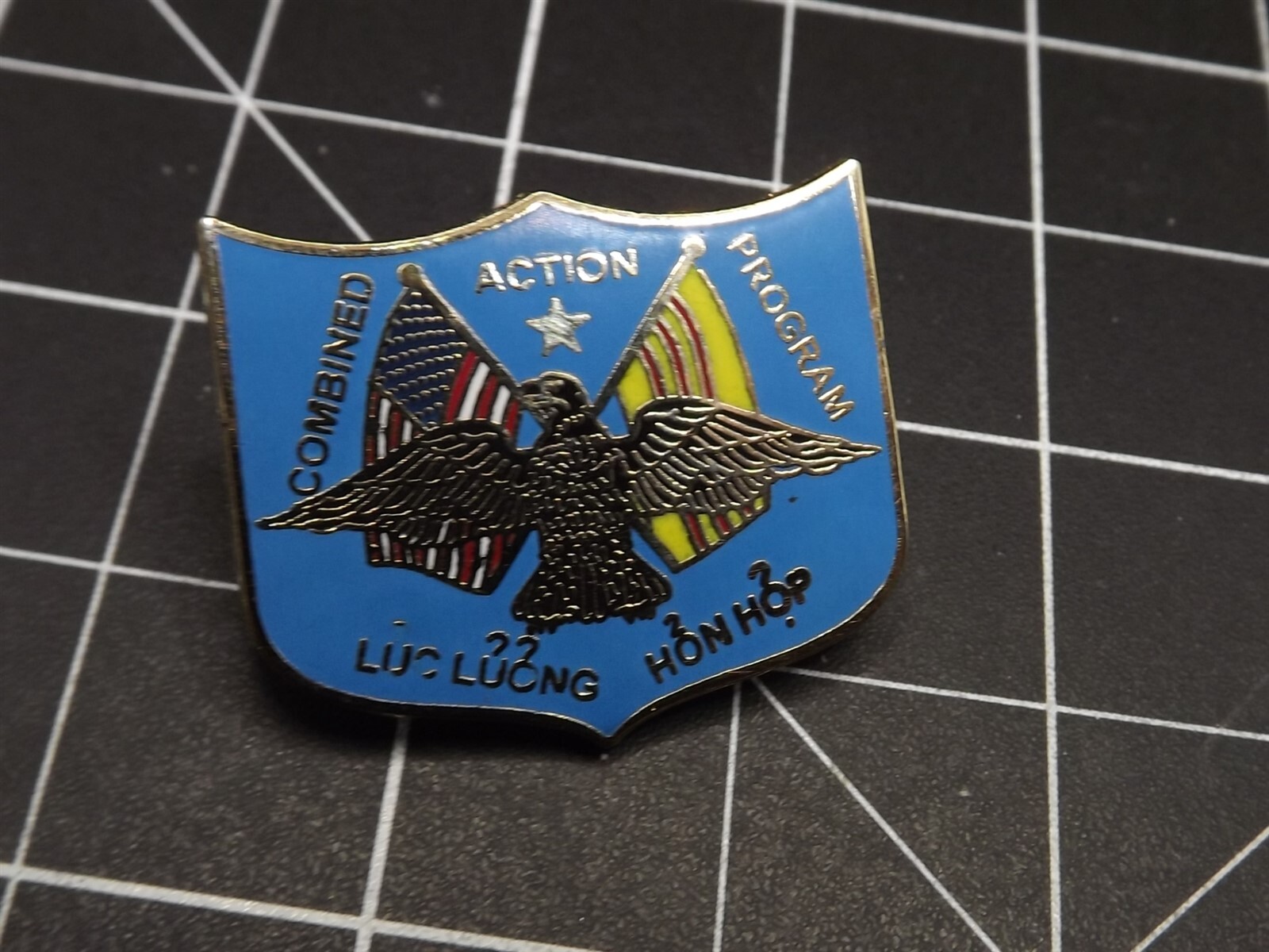 s l1600 5131.jpg USMC Vietnam Combined Action Program Lapel Pin – Enamel CAP Shield with Eagle & Flags Hat Pin