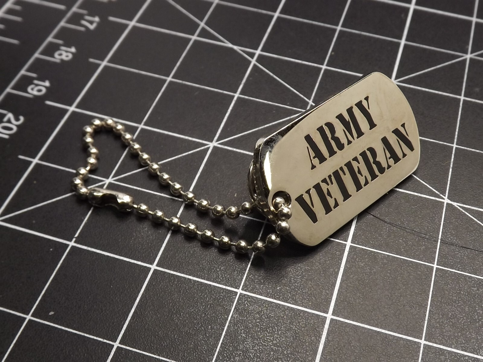 s l1600 5201.jpg "Army Veteran" Dog Tag Lapel Pin – Chrome