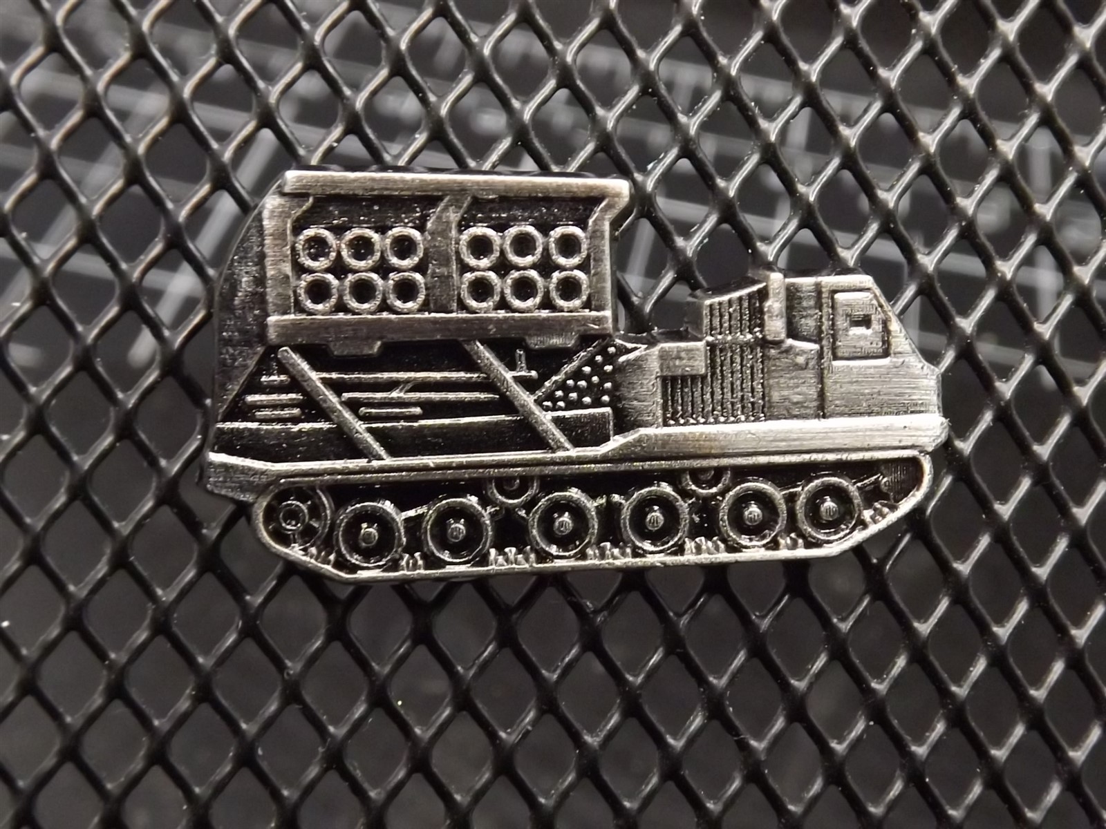s l1600 5259.jpg MLRS Rocket Launcher Lapel Pin – Pewter