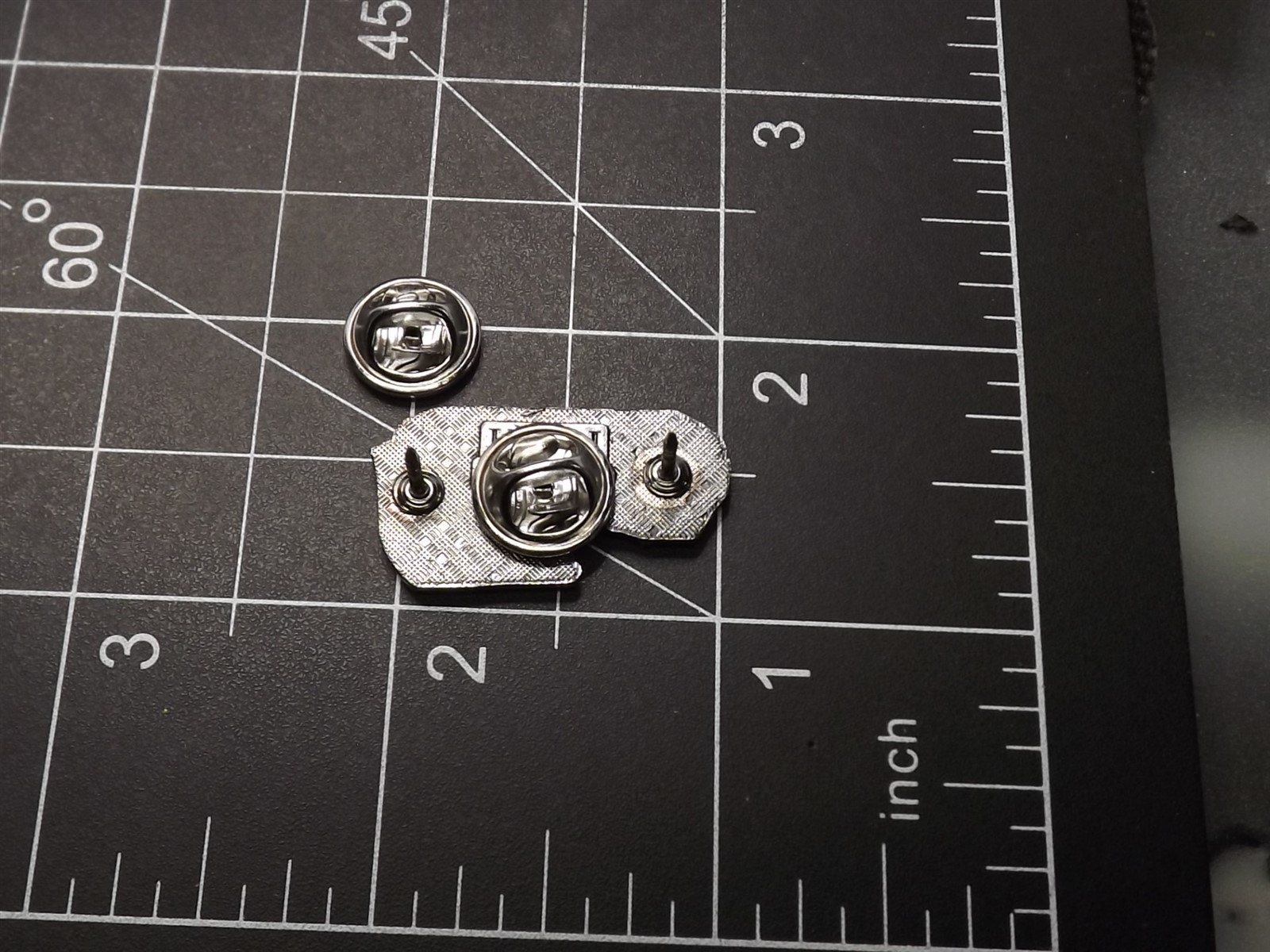 s l1600 5262.jpg MLRS Rocket Launcher Lapel Pin – Pewter – photo 4
