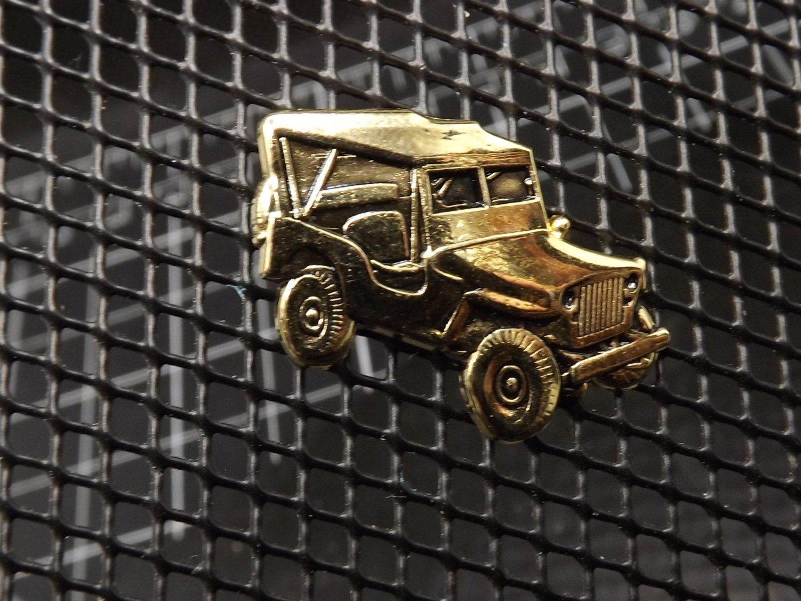s l1600 5299.jpg WWII Military Jeep MB Lapel Pin – Gold Tone