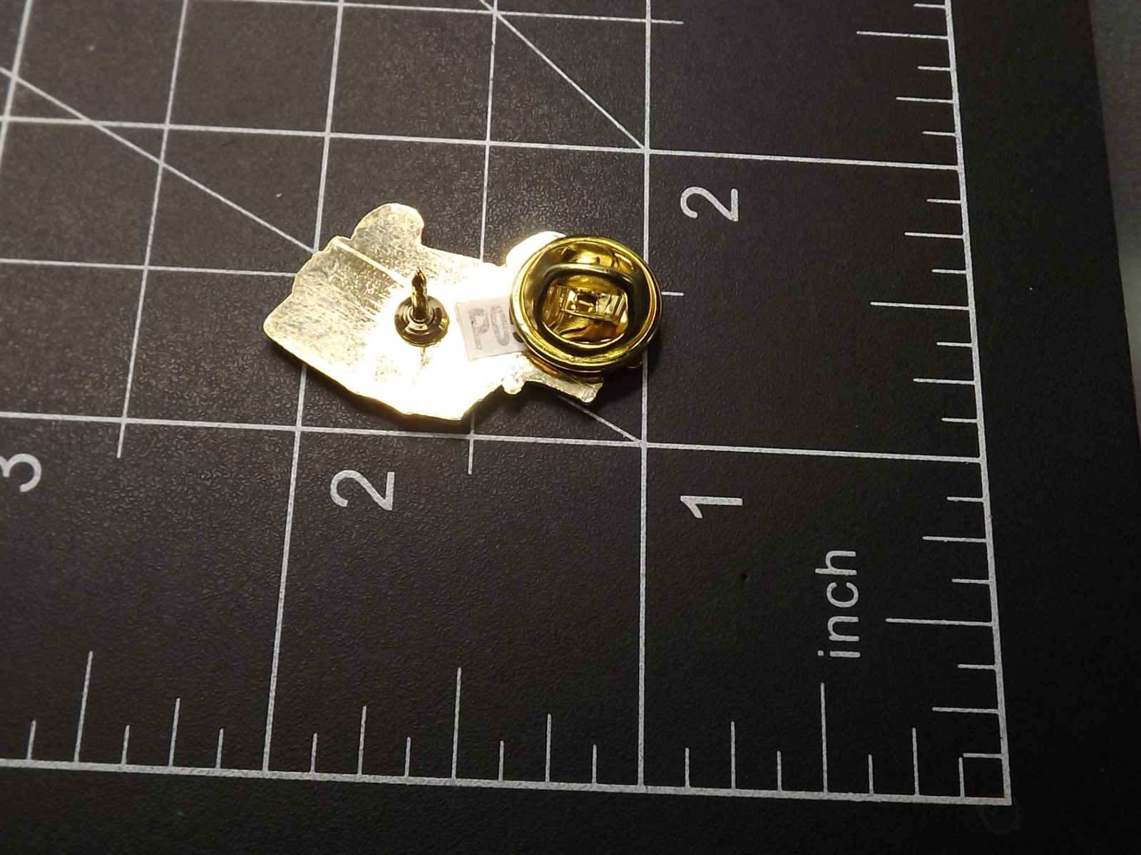 s l1600 5303.jpg WWII Military Jeep MB Lapel Pin – Gold Tone – photo 5