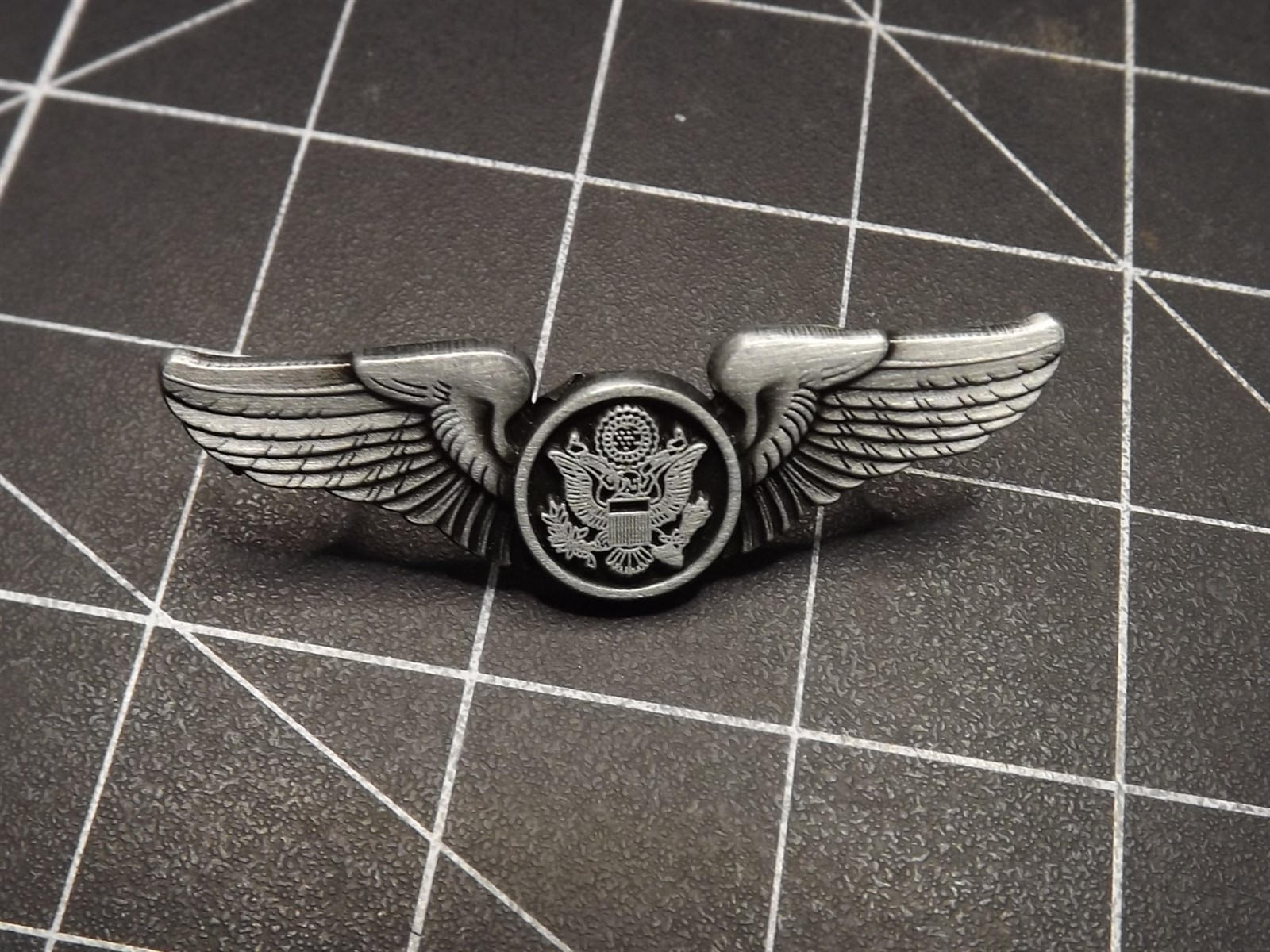 s l1600 5485.jpg U.S. Air Force Basic Aircrew Wings Lapel Pin – Pewter