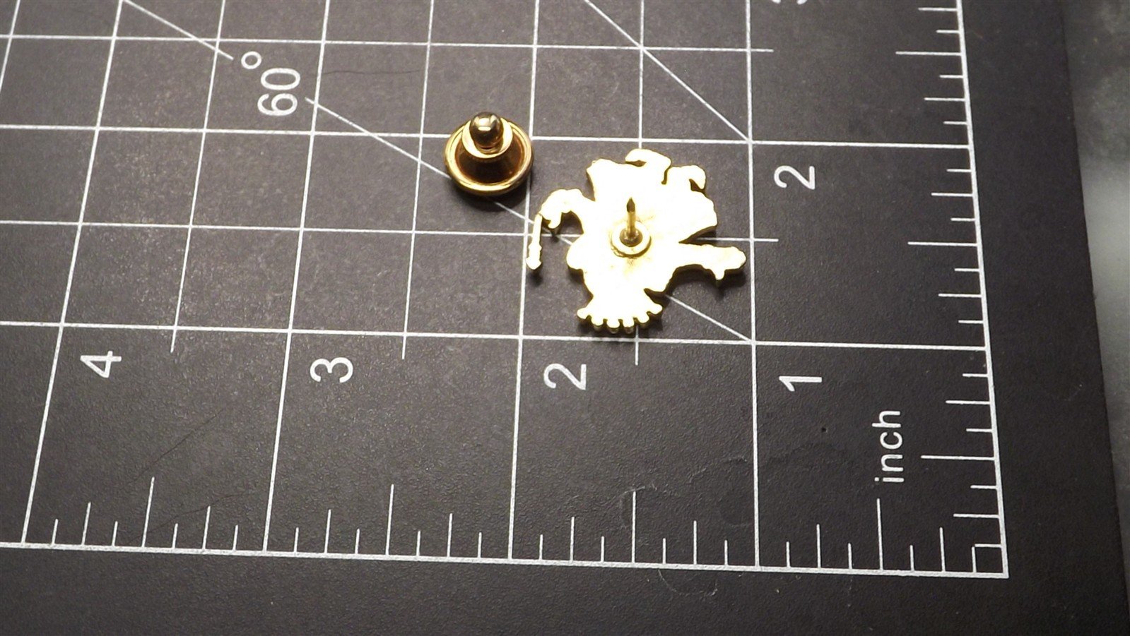 s l1600 5688.jpg Gold-Tone Leprechaun King Lapel Pin – photo 2