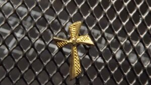 Gold-Tone Religious Cross Lapel Pin – 1/4"