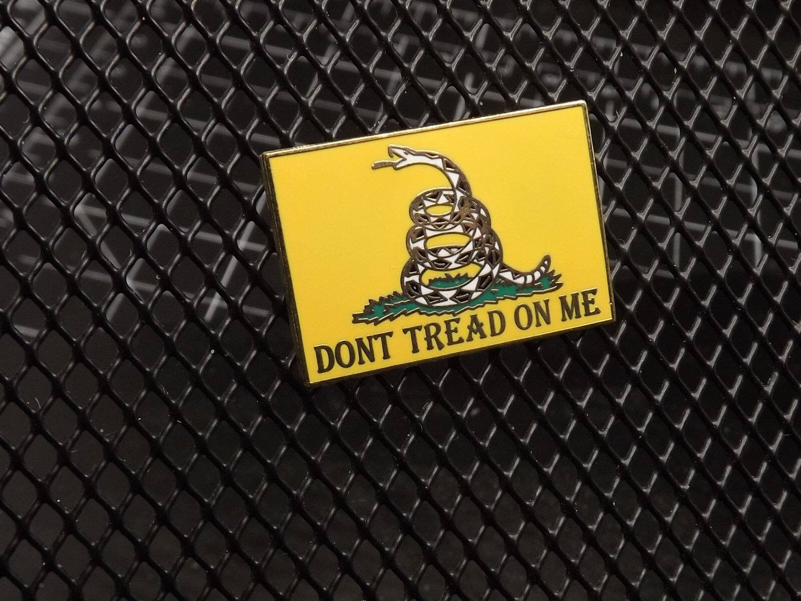 s l1600 6322.jpg “Don't Tread On Me” Gadsden Flag Lapel Pin – photo 2