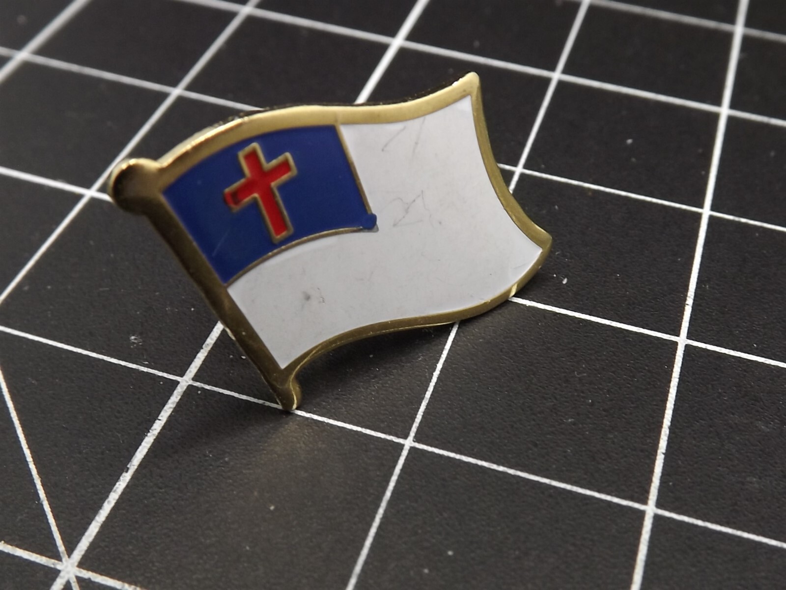 s l1600 6426.jpg Christian Flag Lapel Pin – photo 2
