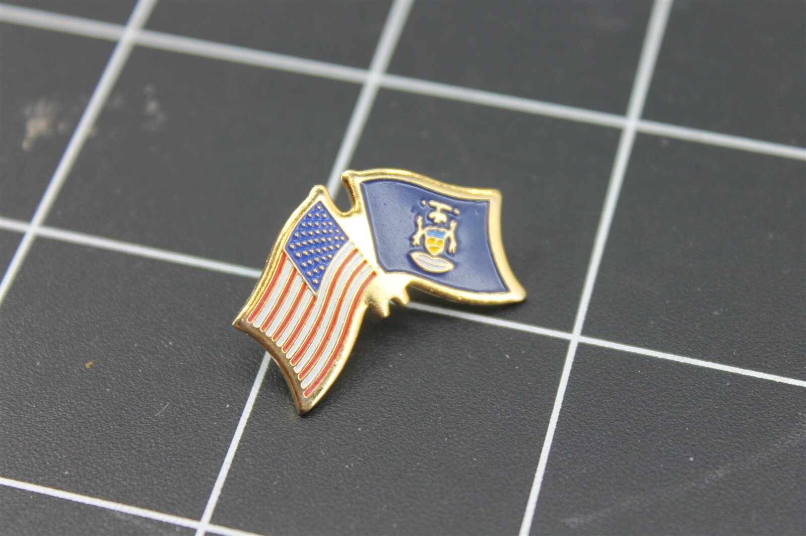 s l1600 6529.jpg USA & Michigan Crossed Flags Lapel Pin